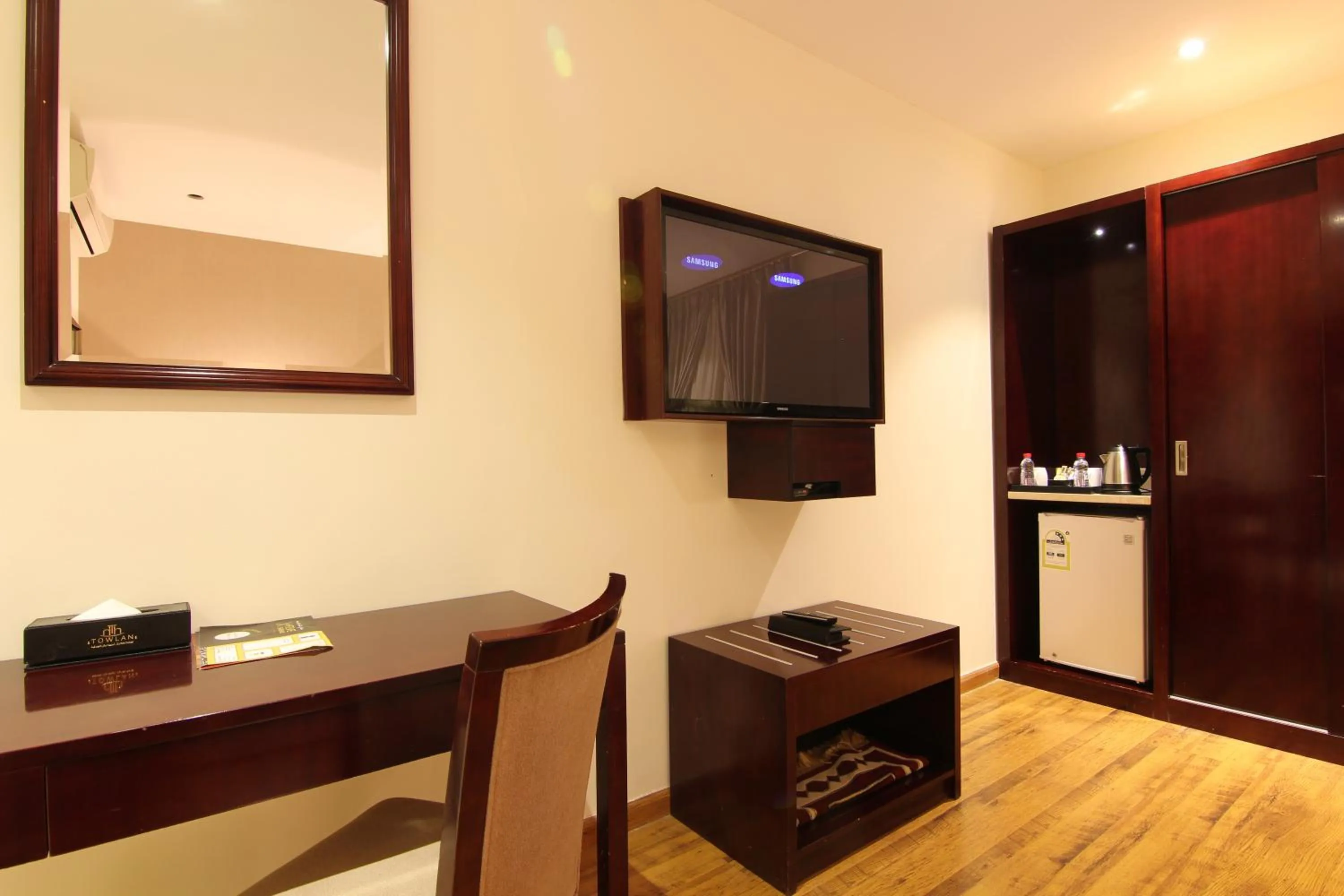 TV and multimedia in Aliah Towlan Palace