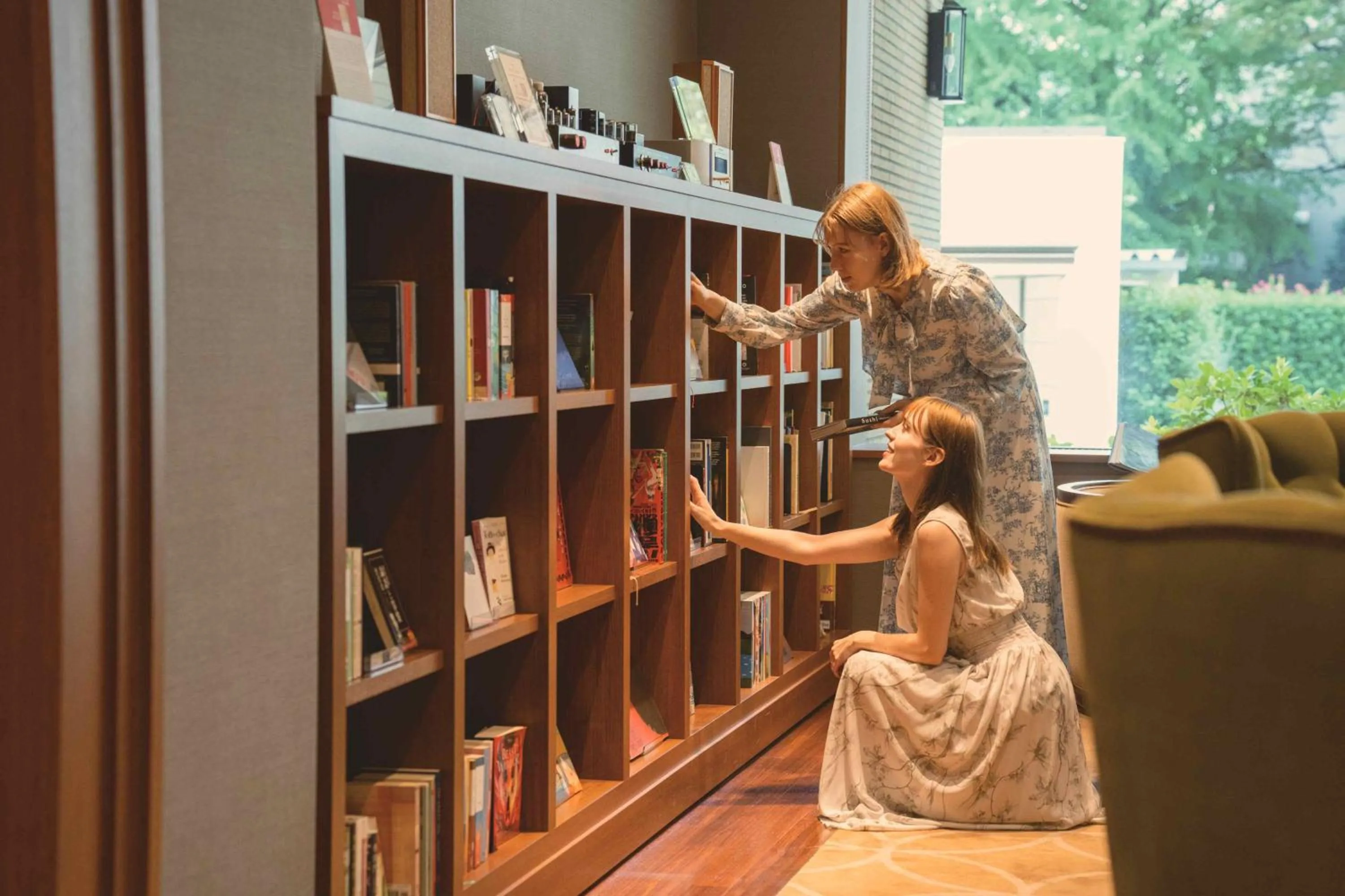 Communal lounge/ TV room in Shiba Park Hotel