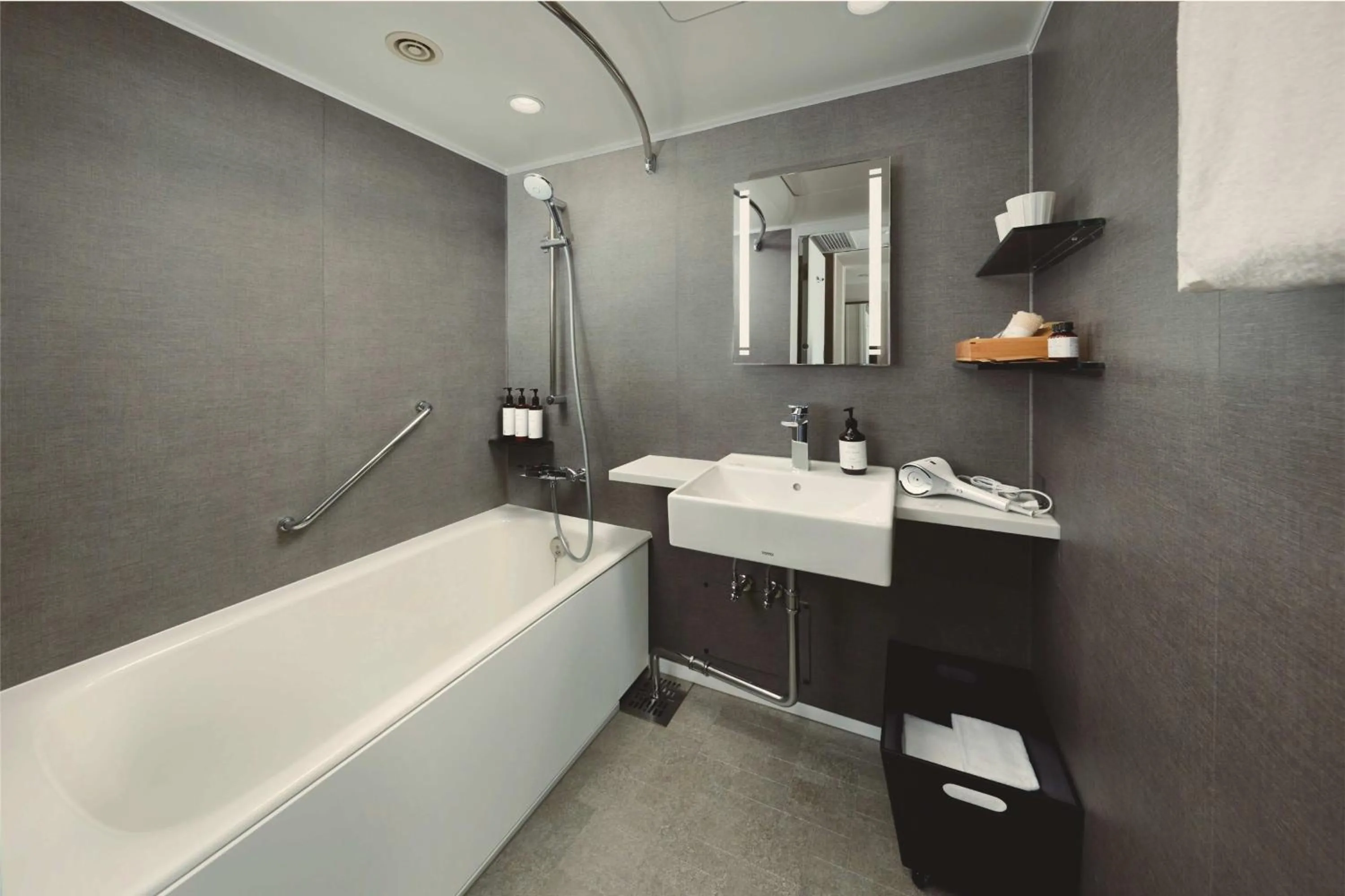 Shower in Shiba Park Hotel