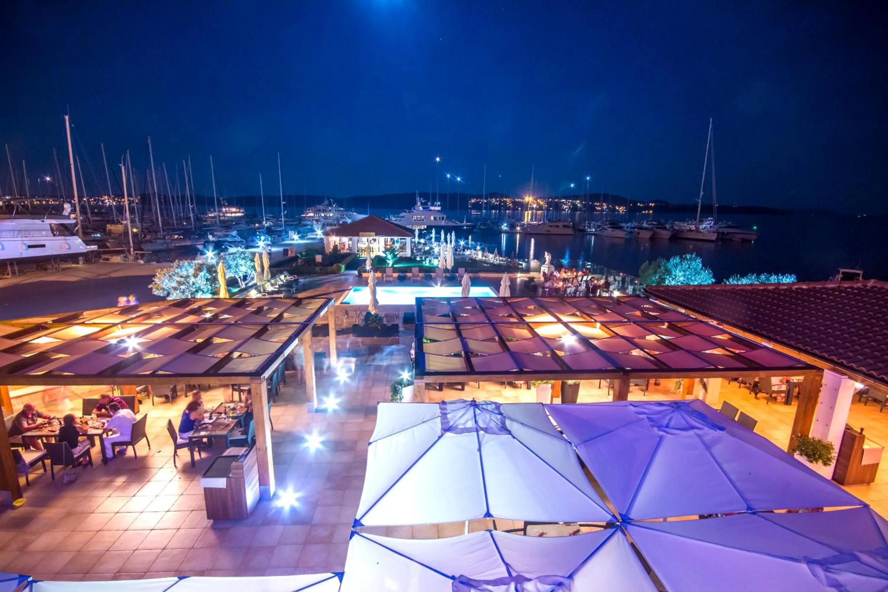 Restaurant/places to eat in Marina Baotić Apartments