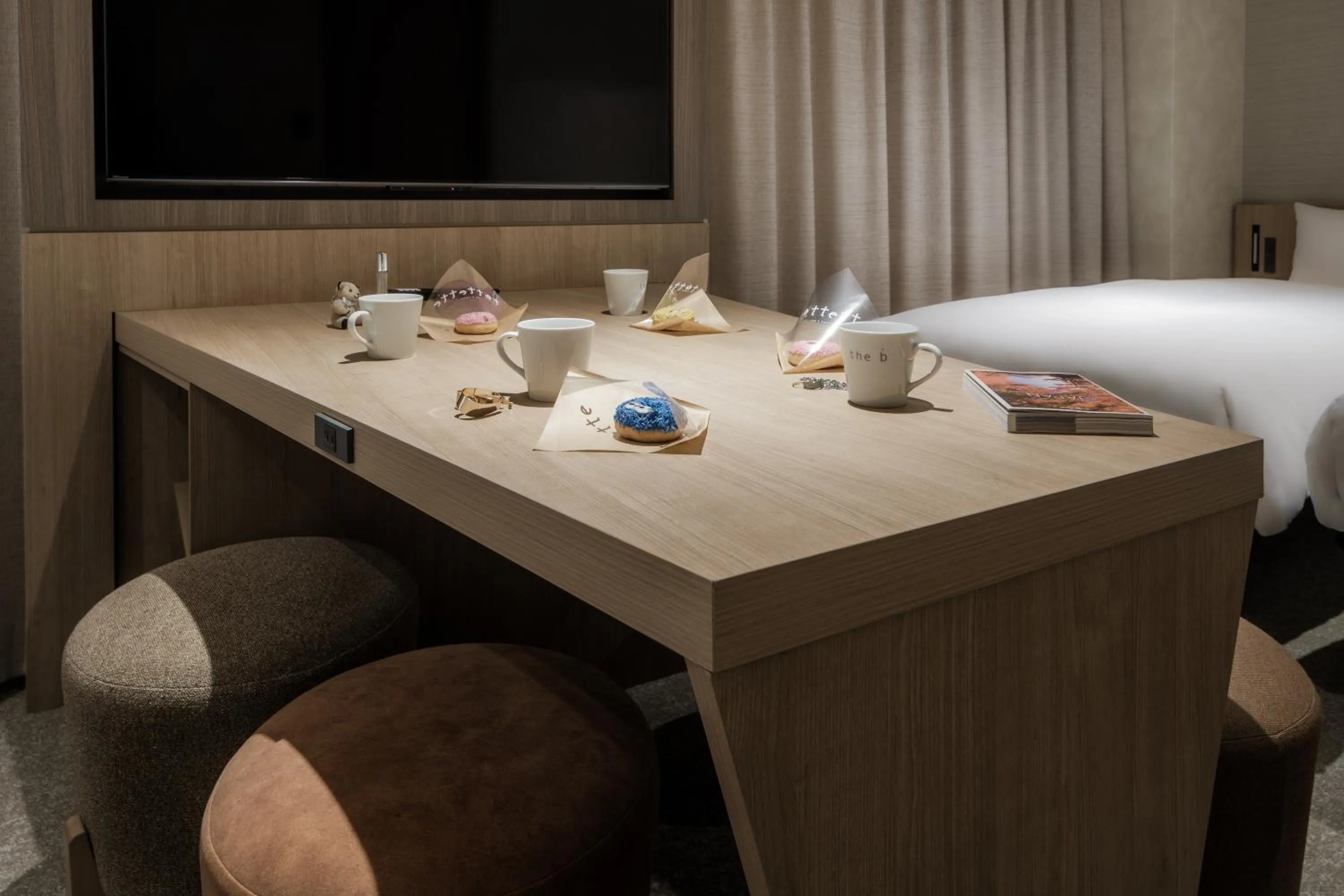 Photo of the whole room, Bed in the b akasaka