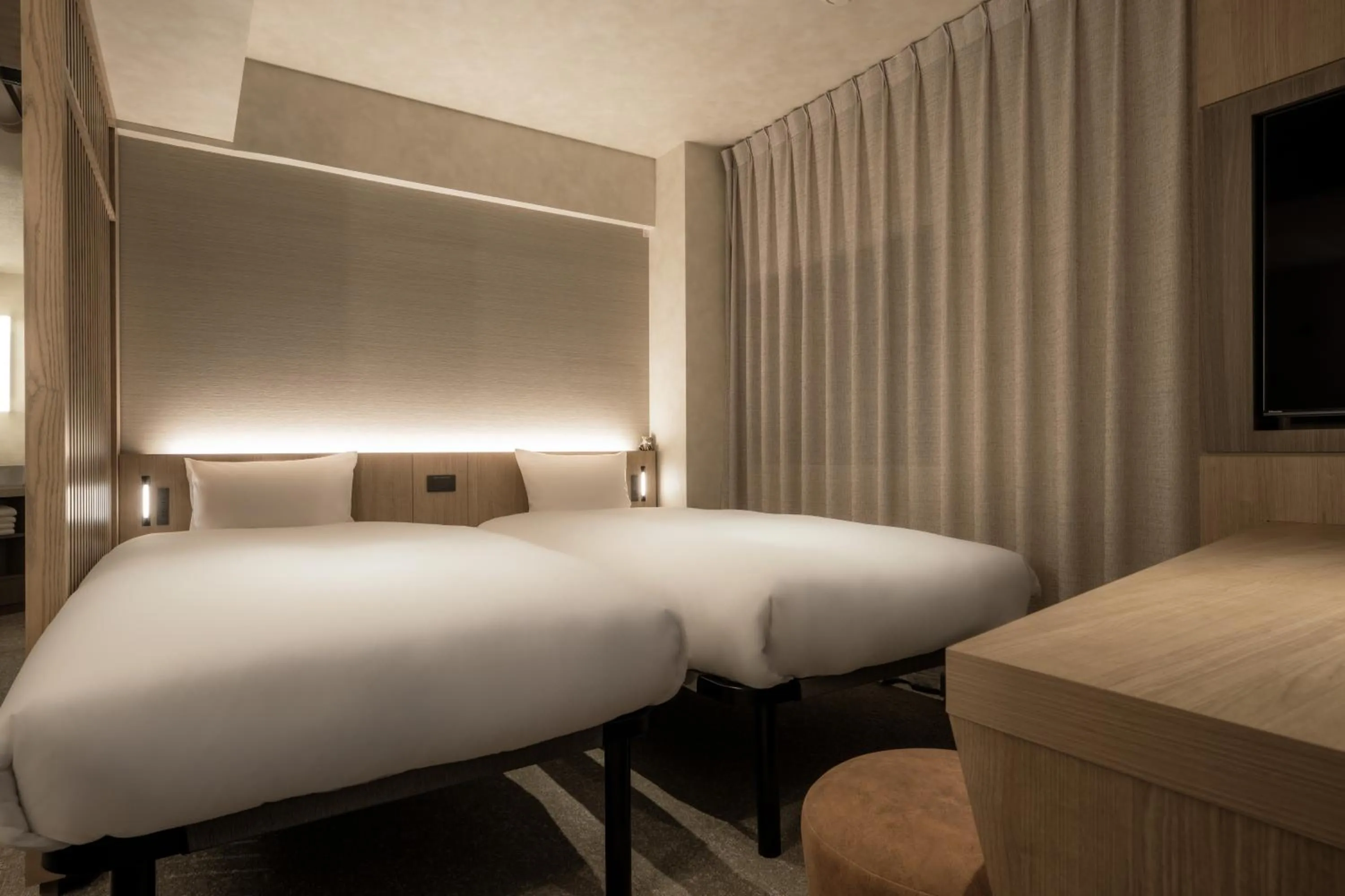 Bed in the b akasaka