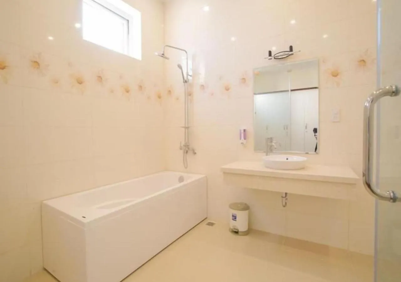 Shower in Green Garden Residence Hotel