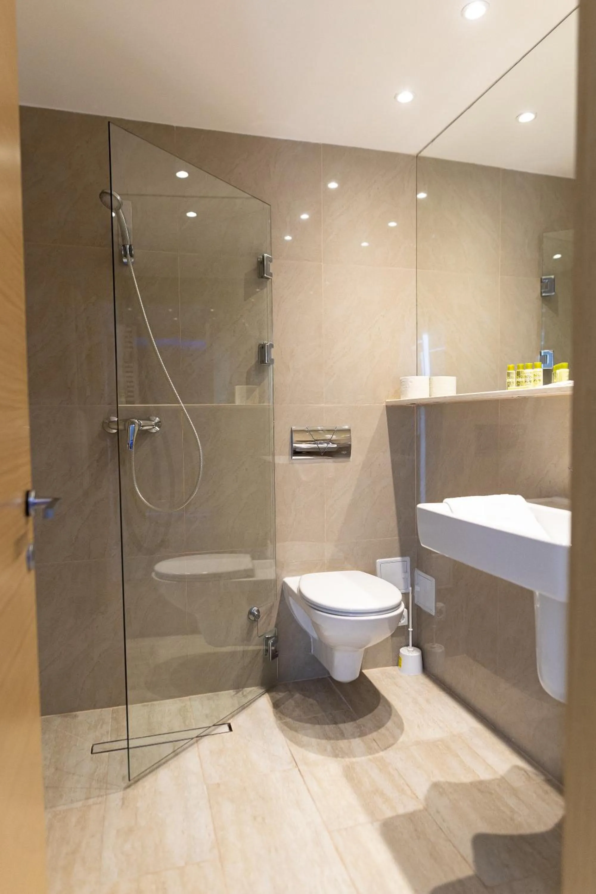 Shower in Christina Hotel