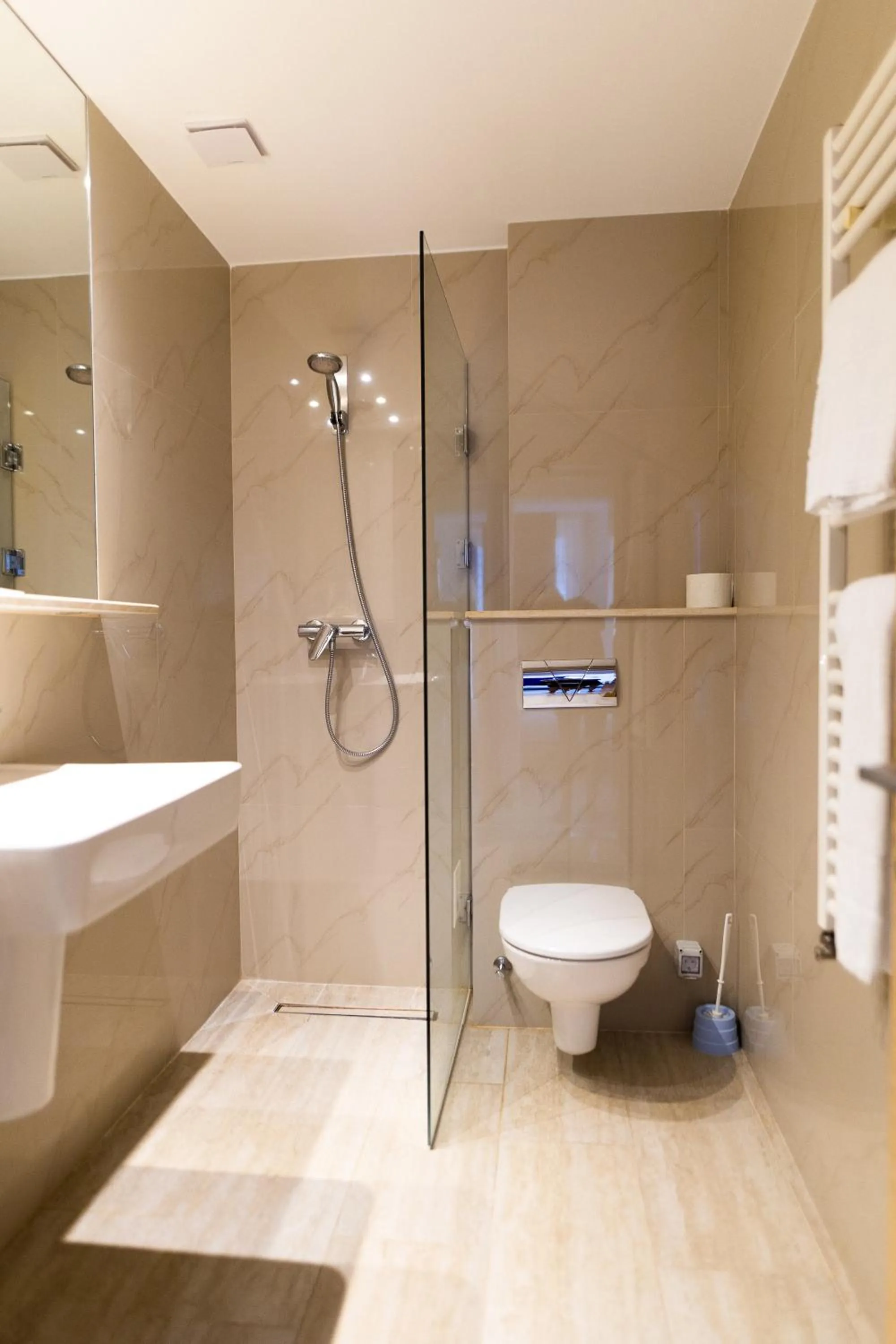 Shower in Christina Hotel