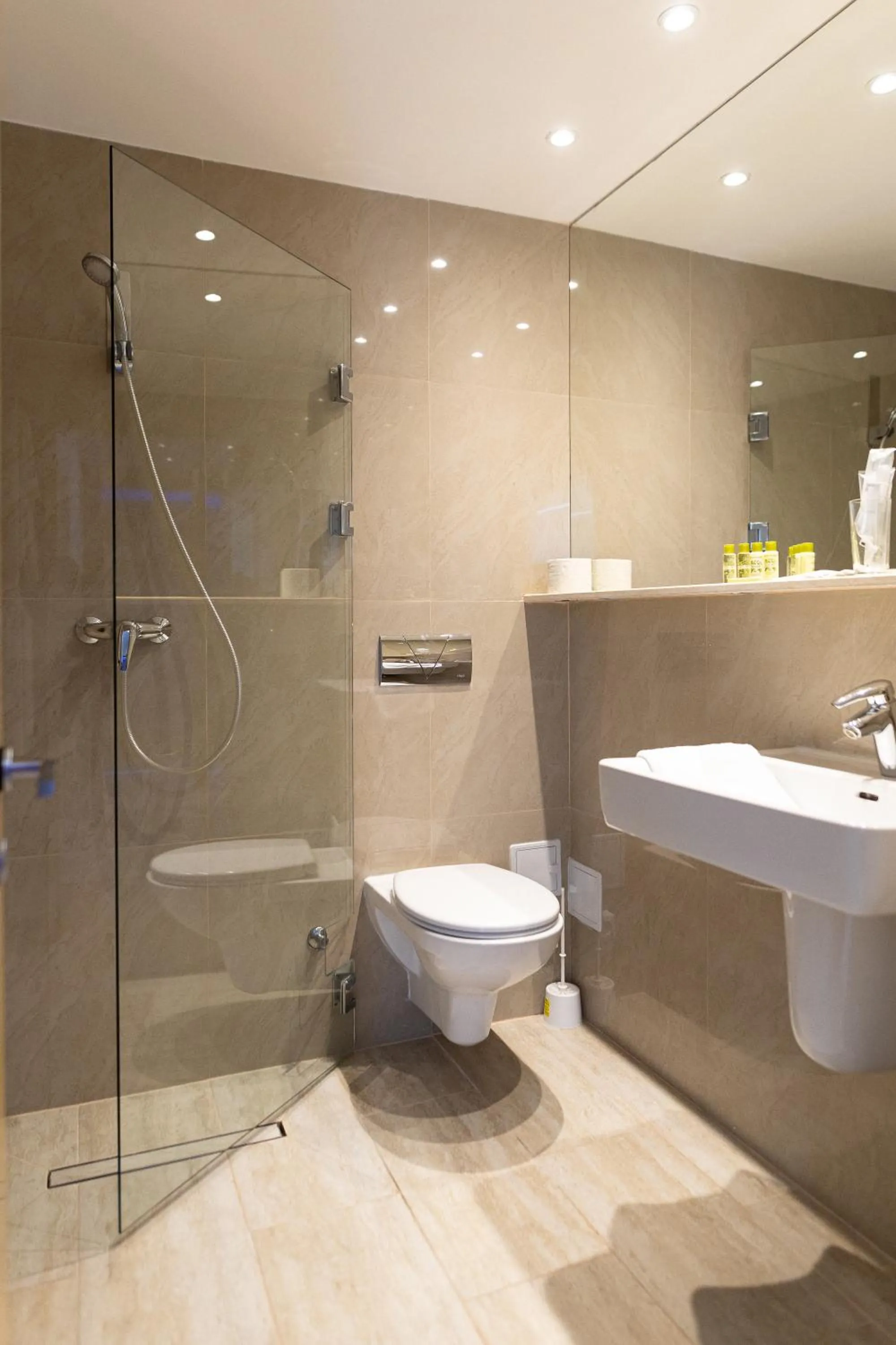 Shower in Christina Hotel