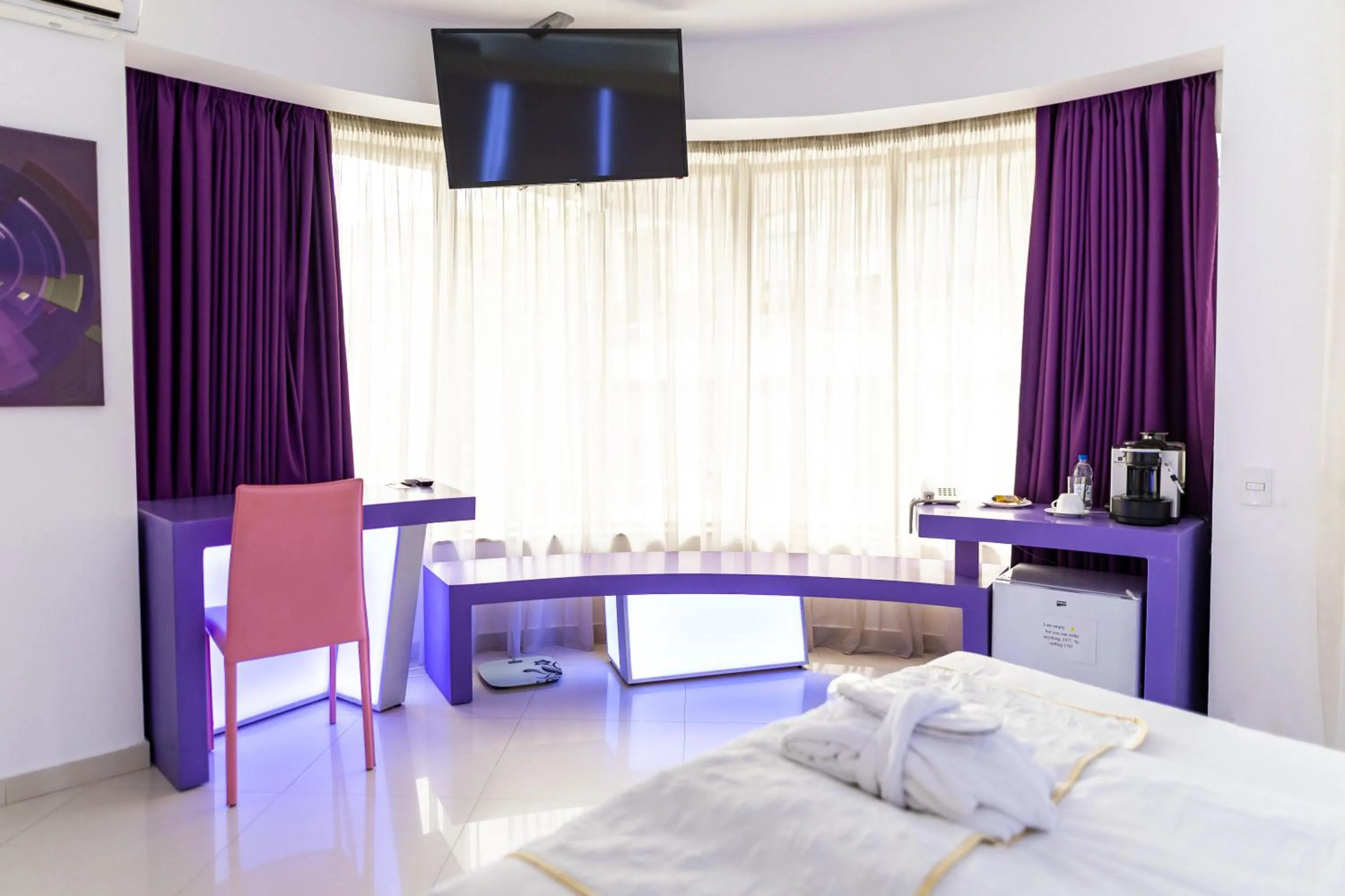 TV and multimedia, Bed in Christina Hotel