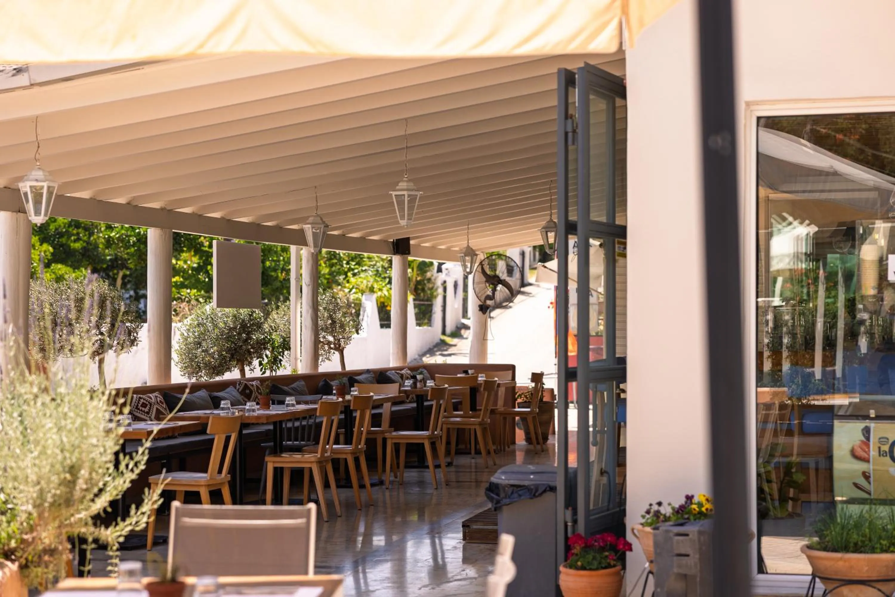 Restaurant/places to eat in Dominoes Corfu