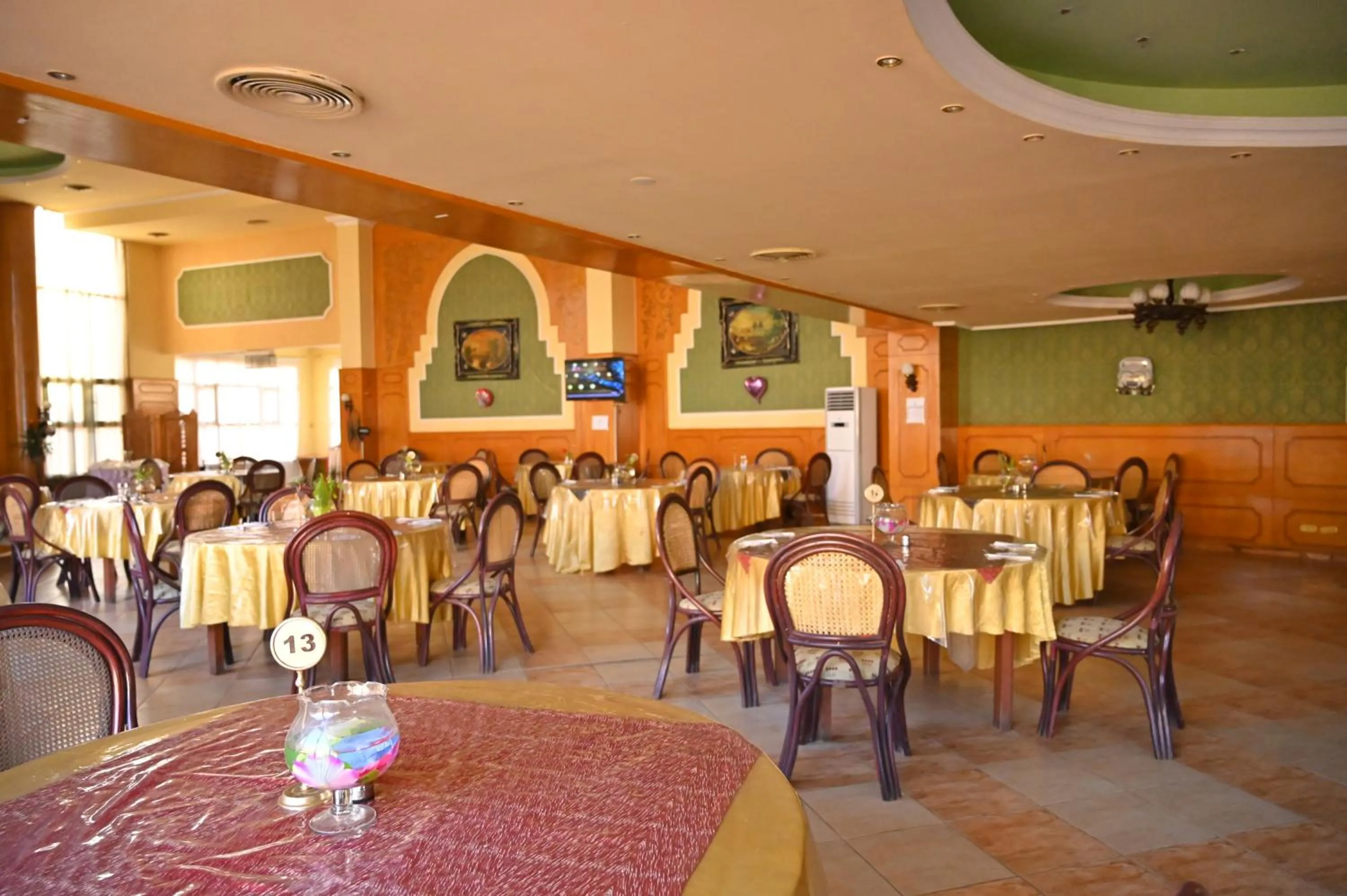 Restaurant/places to eat in Fayoum Hotel