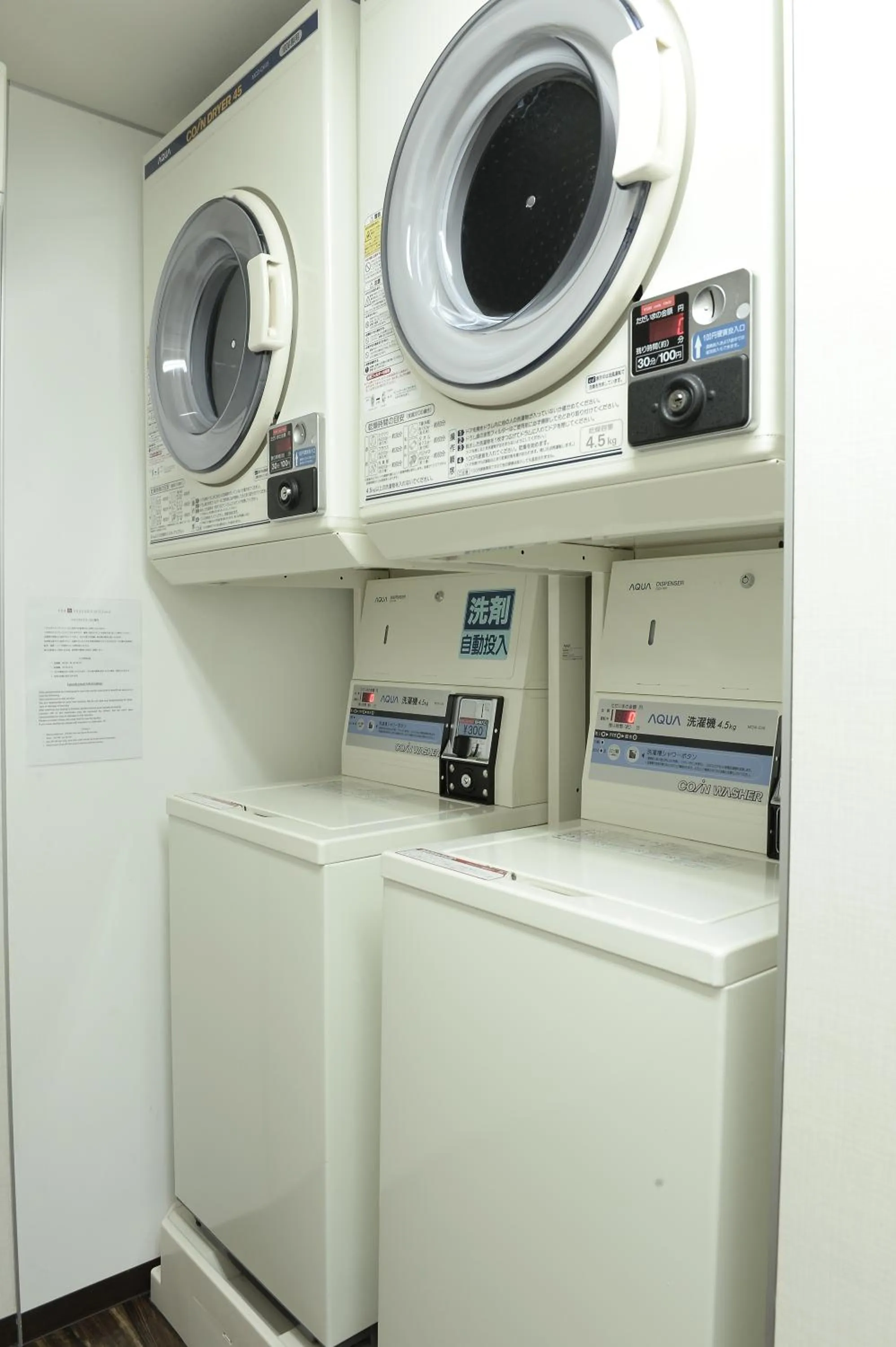 Area and facilities in the b akasaka-mitsuke