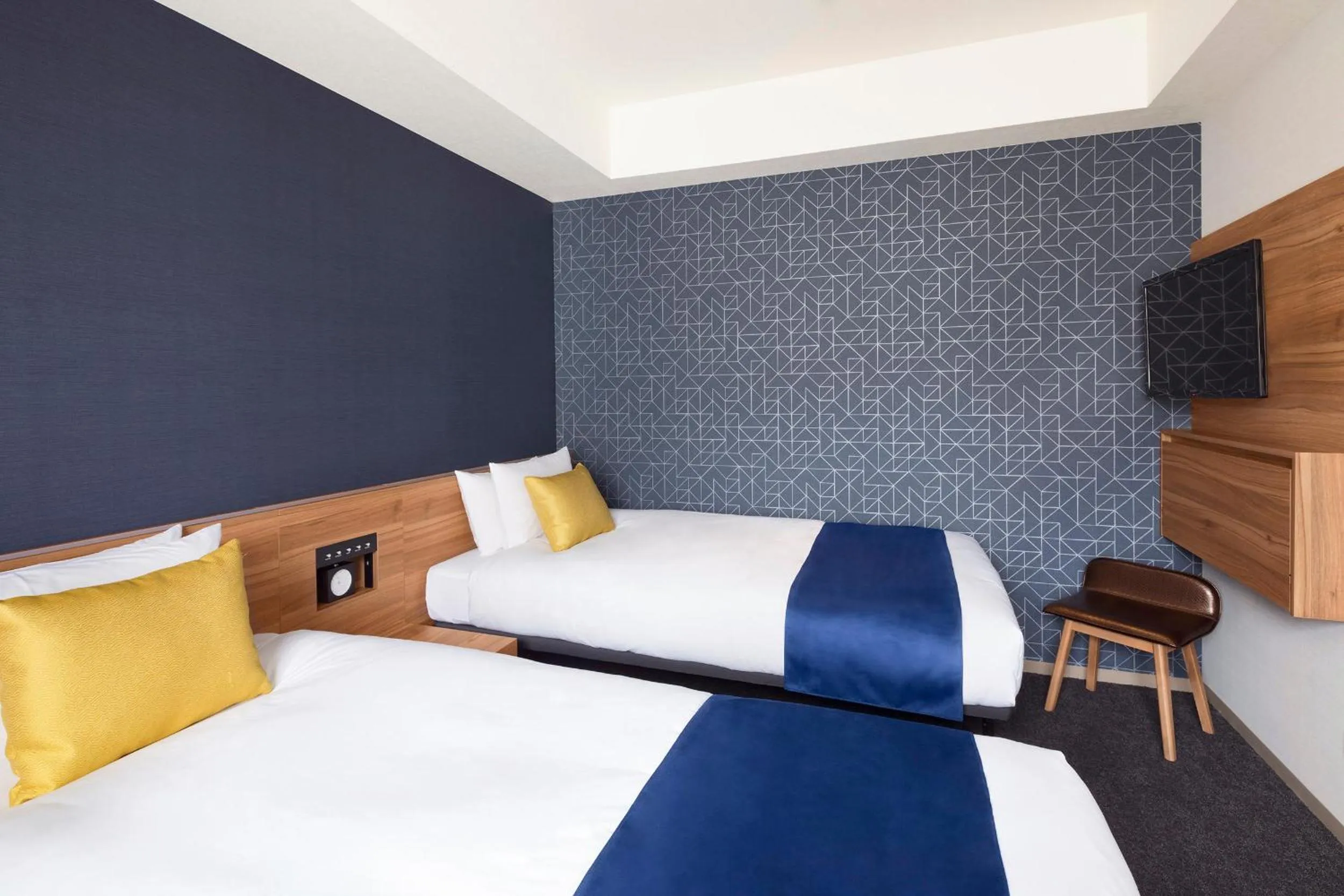 Bed in the b akasaka-mitsuke