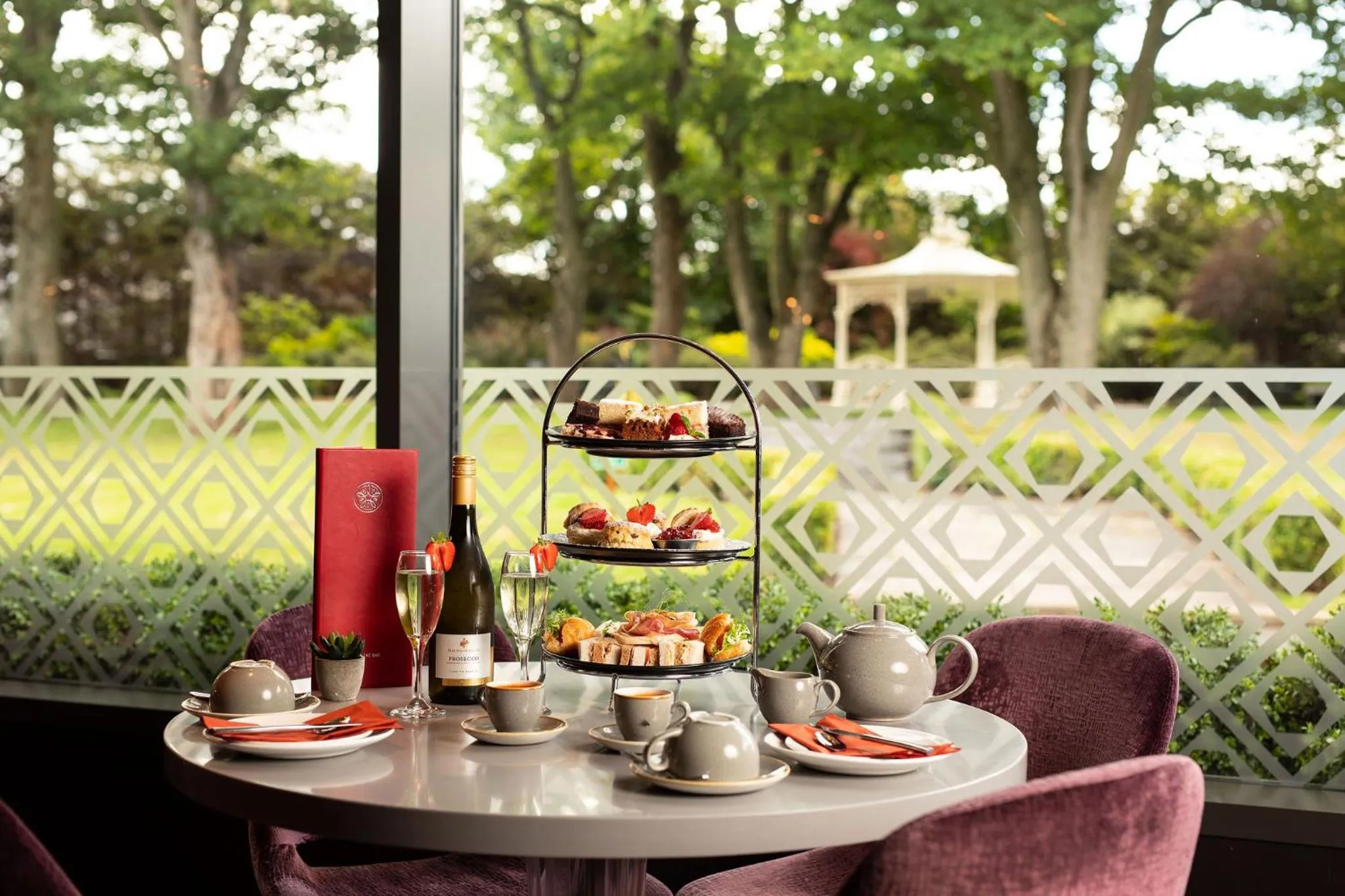 Restaurant/places to eat in Carlton Hotel