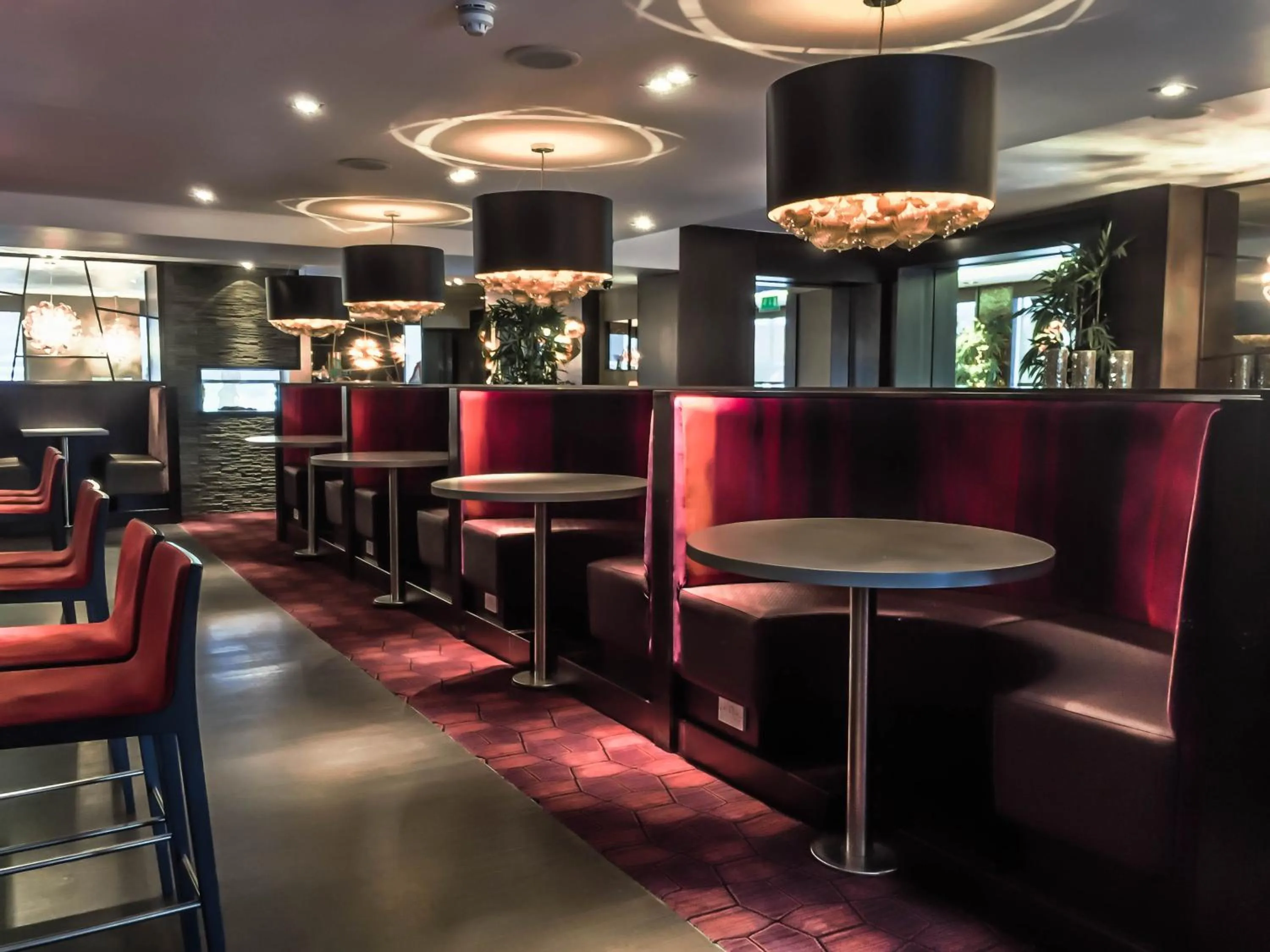 Restaurant/places to eat in Carlton Hotel