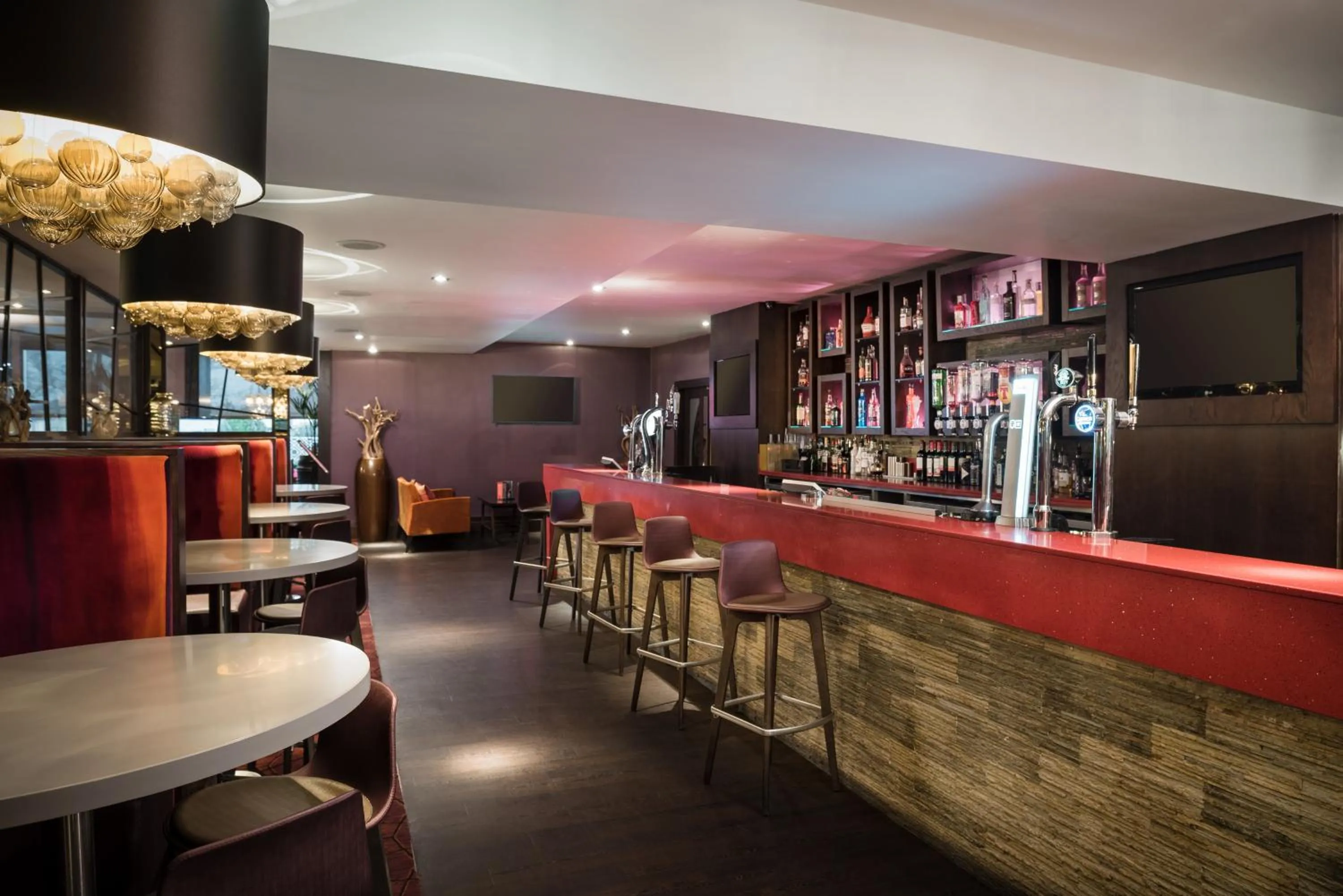 Restaurant/places to eat in Carlton Hotel