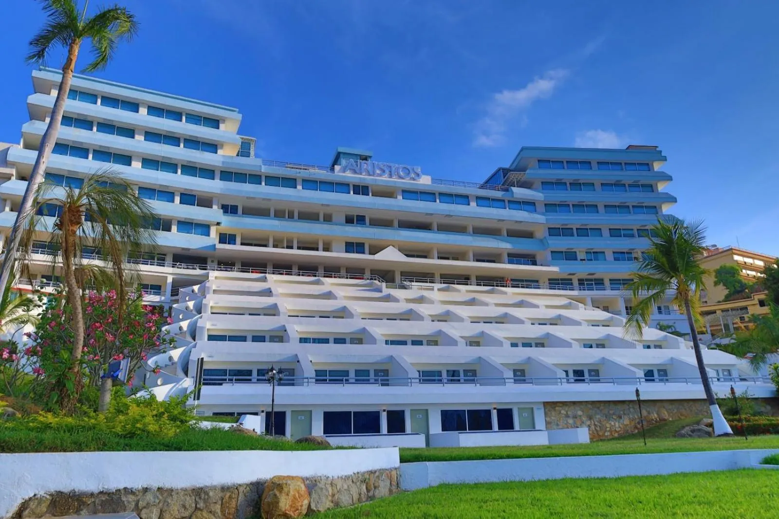 Property building in Hotel Aristos Acapulco