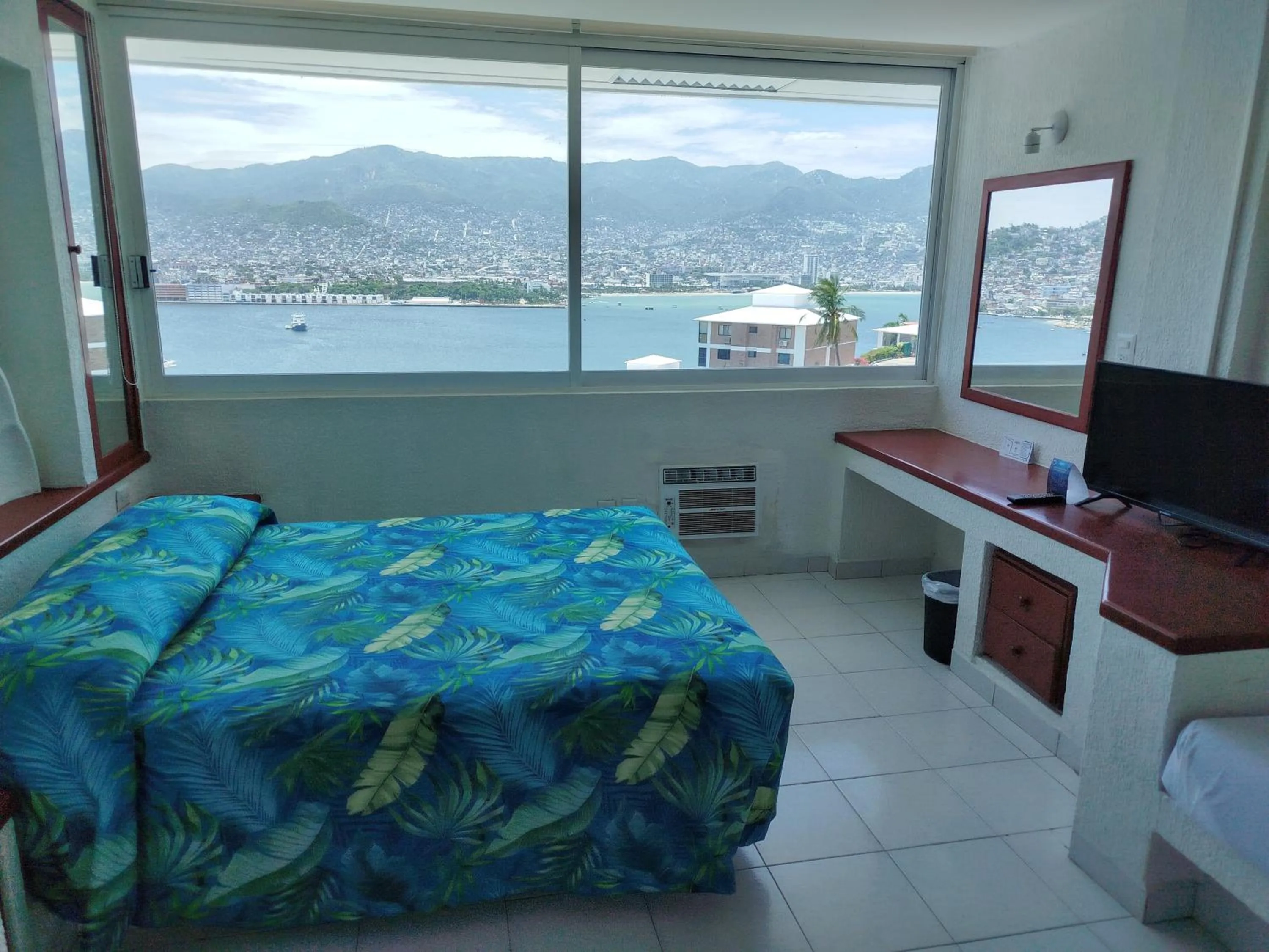 Sea view, Bed in Hotel Aristos Acapulco
