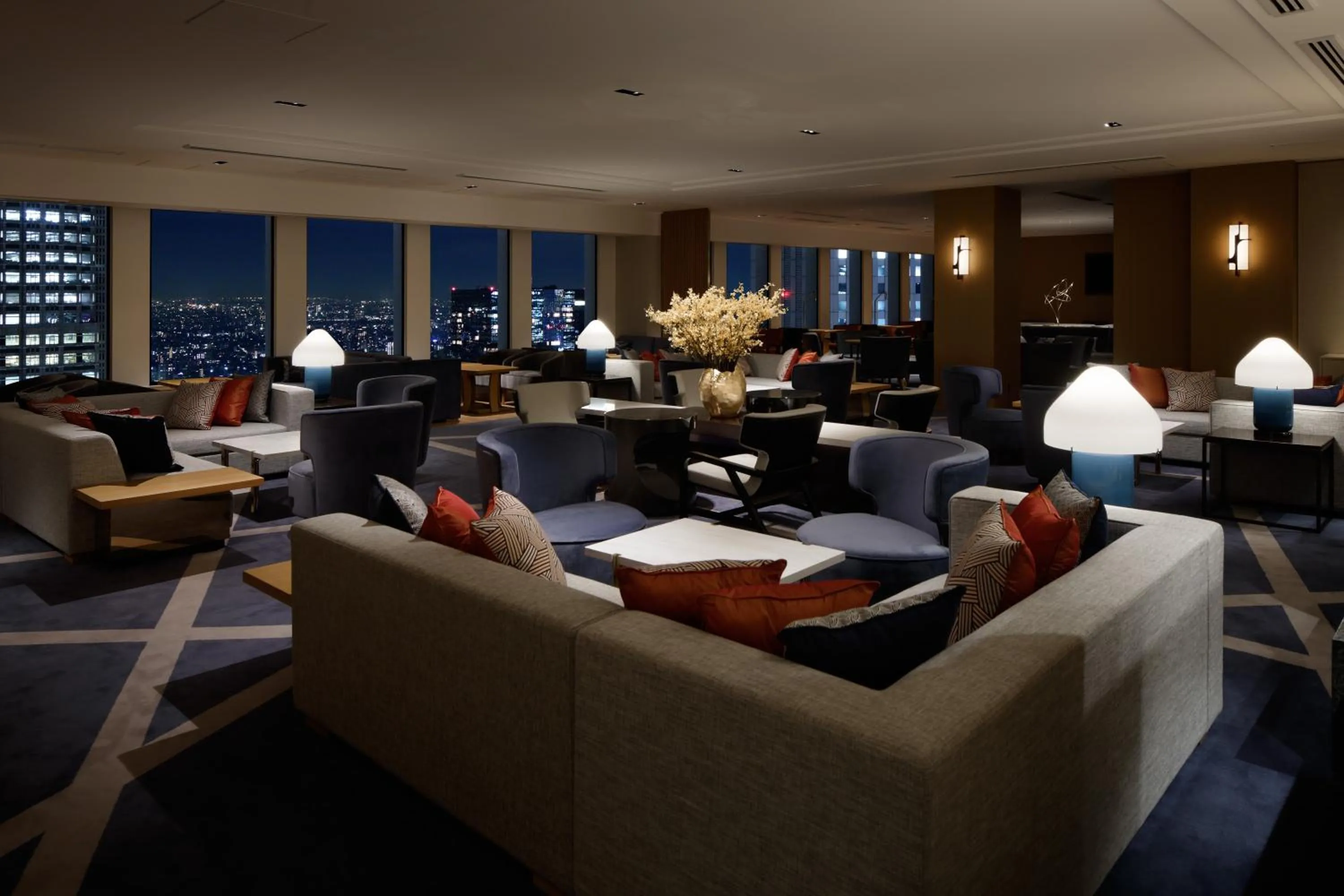 Lounge or bar in Keio Plaza Hotel Tokyo