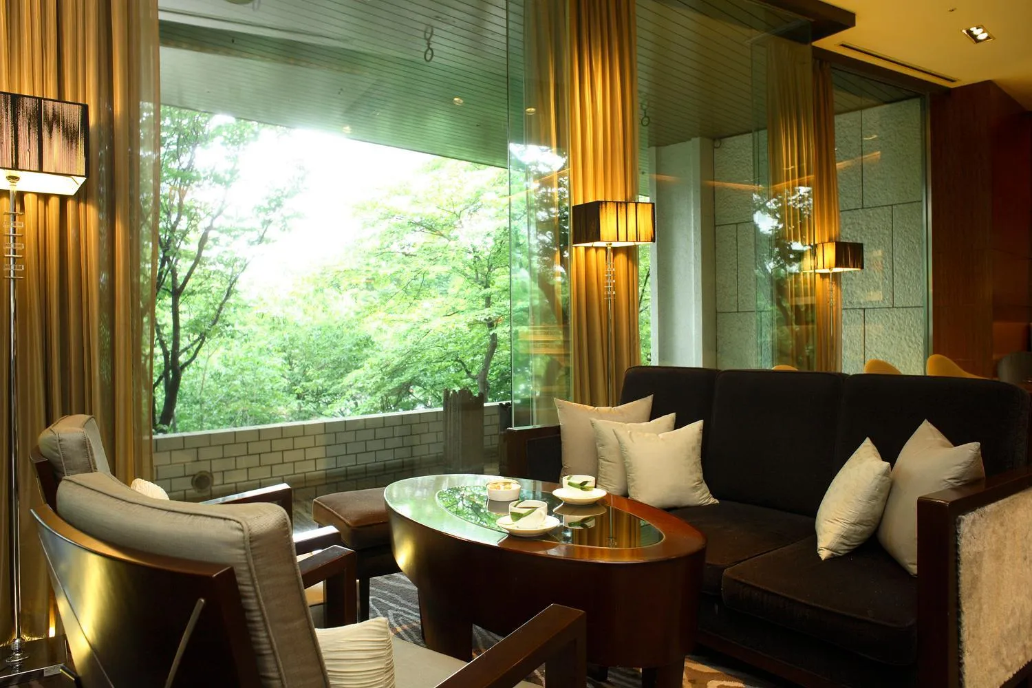 Lounge or bar in Keio Plaza Hotel Tokyo