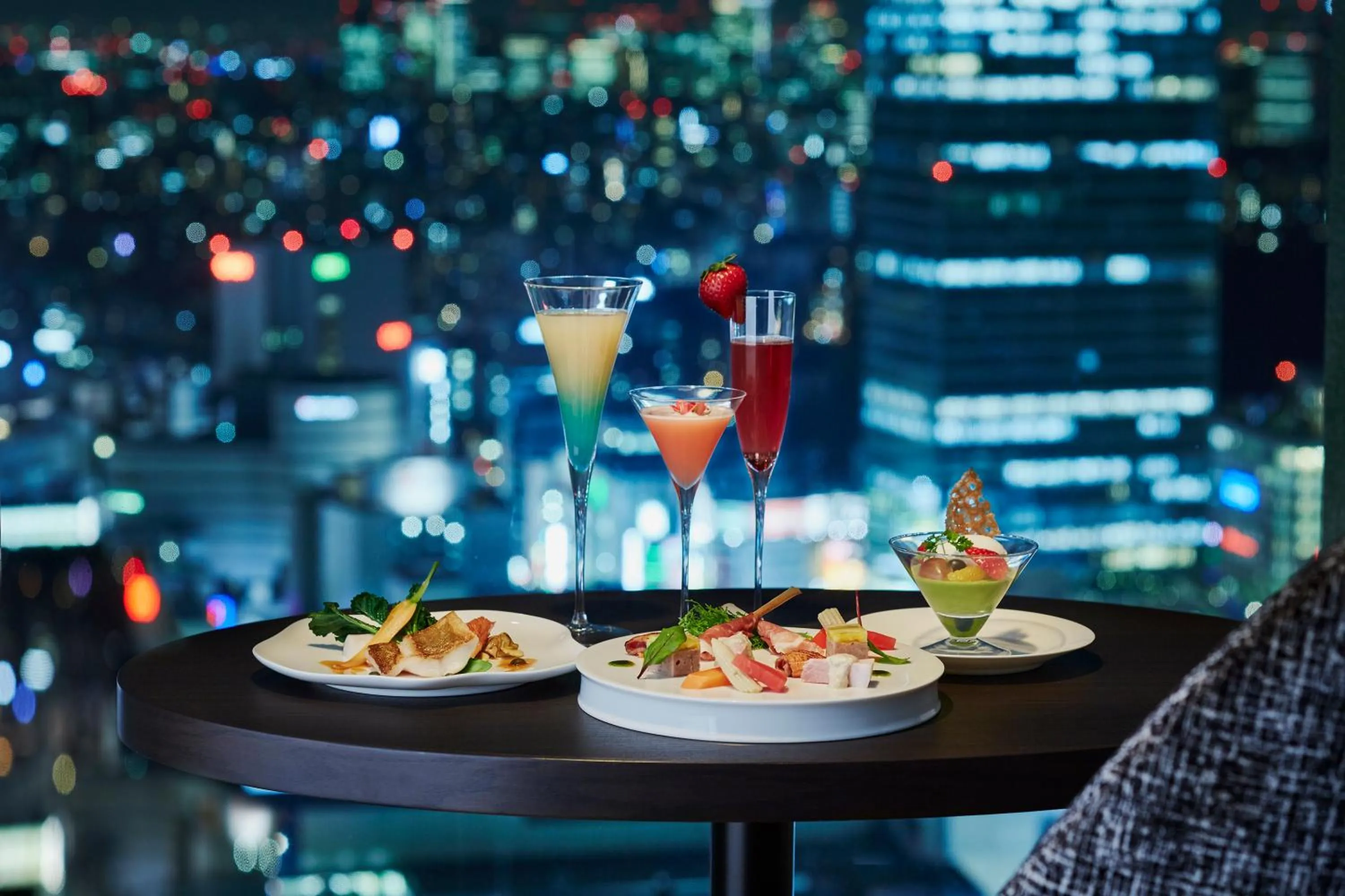 Lounge or bar in Keio Plaza Hotel Tokyo