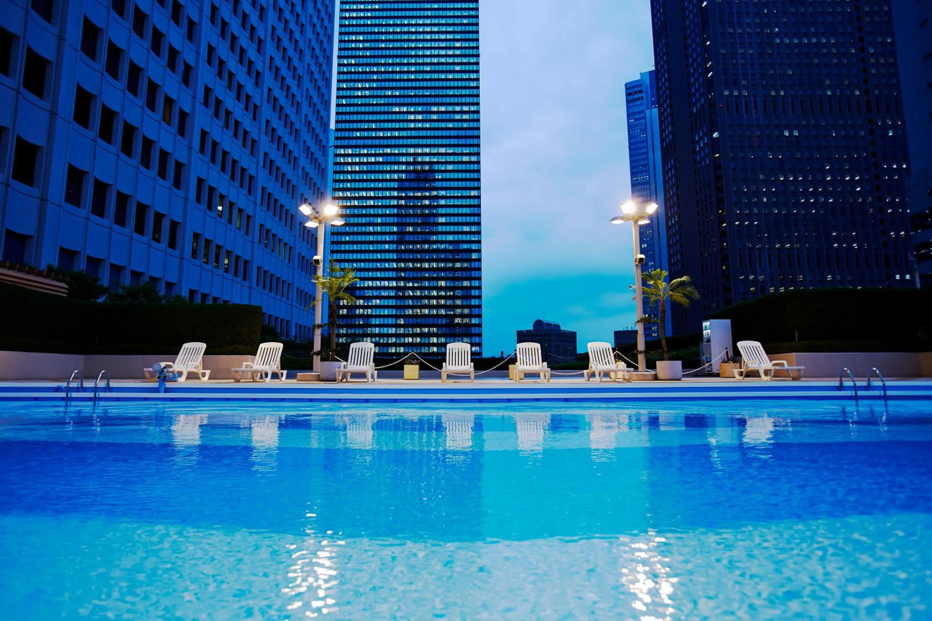 Swimming pool in Keio Plaza Hotel Tokyo
