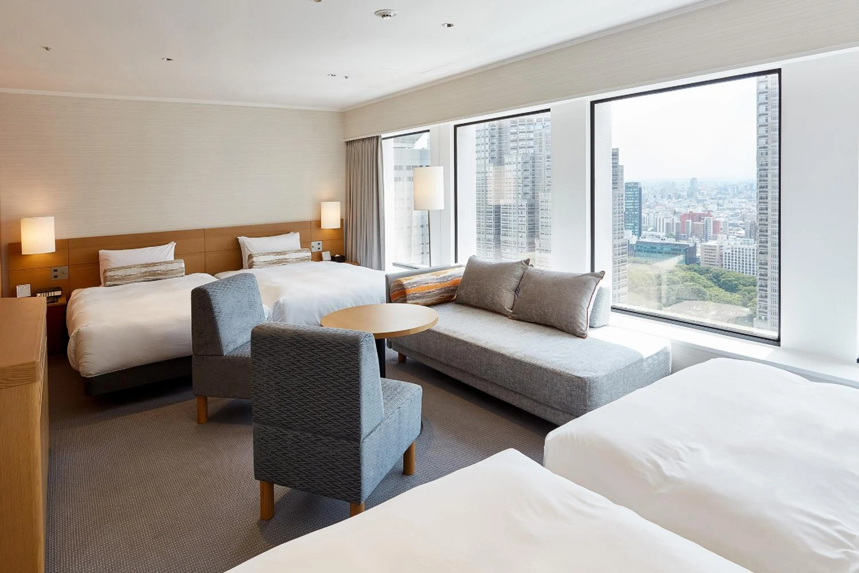Photo of the whole room, Bed in Keio Plaza Hotel Tokyo