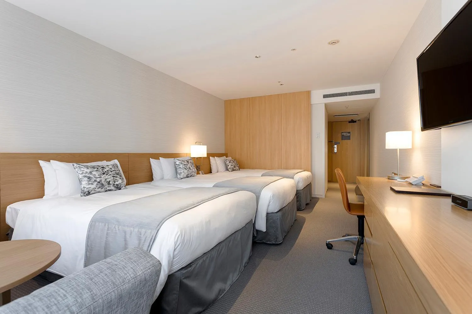 Photo of the whole room, Bed in Keio Plaza Hotel Tokyo