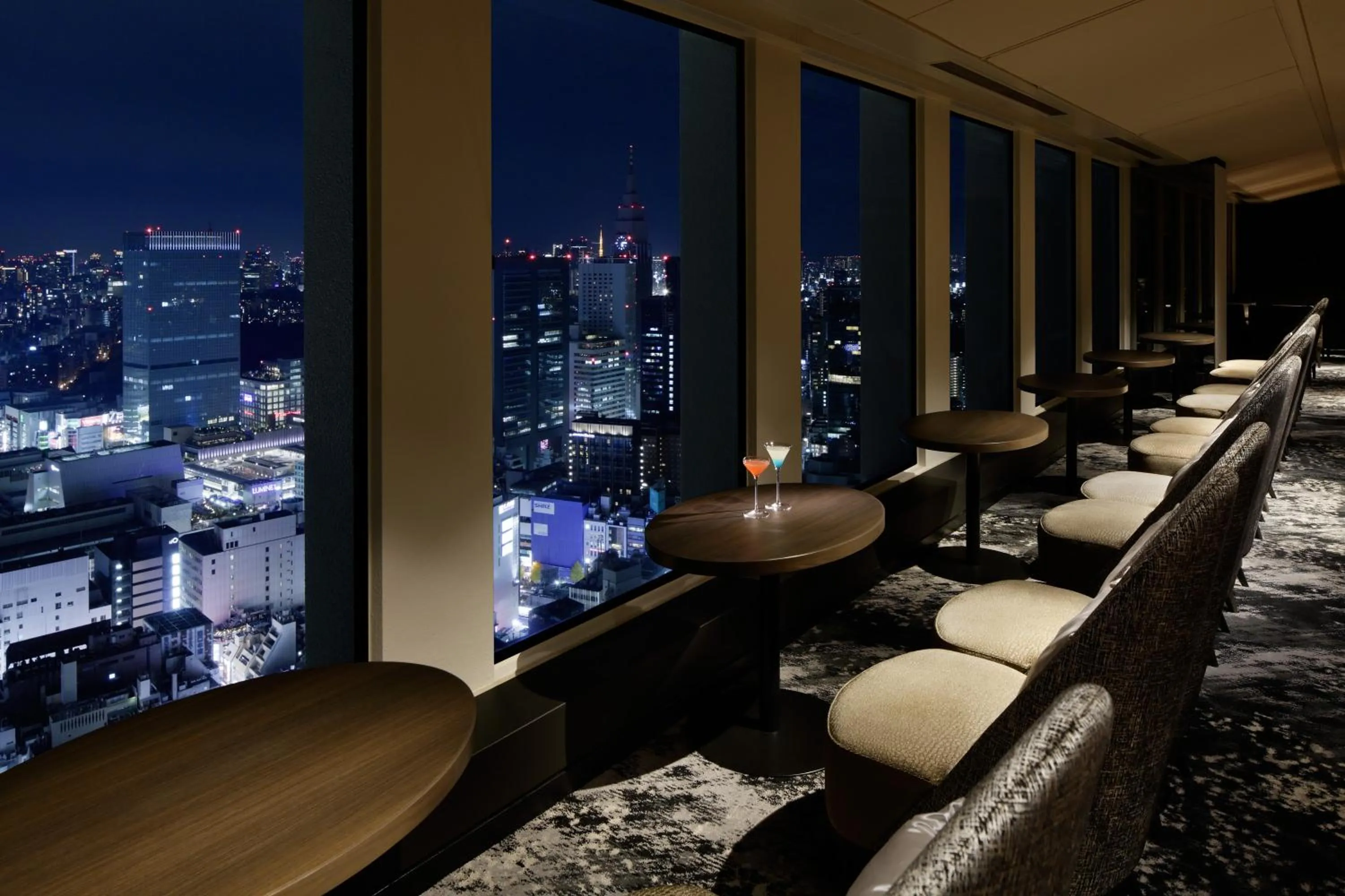 Lounge or bar in Keio Plaza Hotel Tokyo