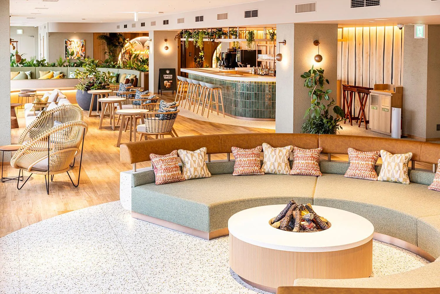 Communal lounge/ TV room in Keio Plaza Hotel Tokyo