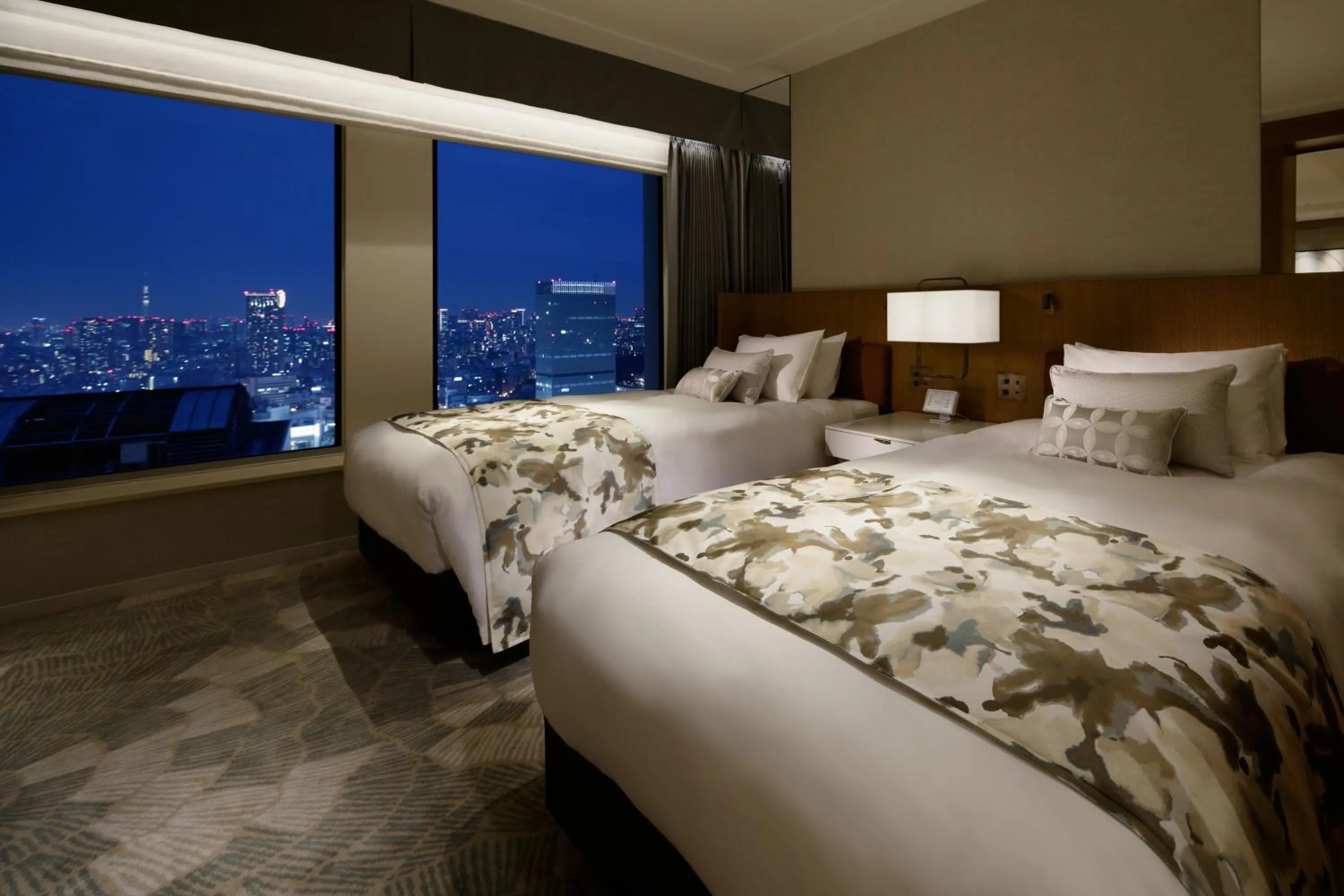 Photo of the whole room, Bed in Keio Plaza Hotel Tokyo
