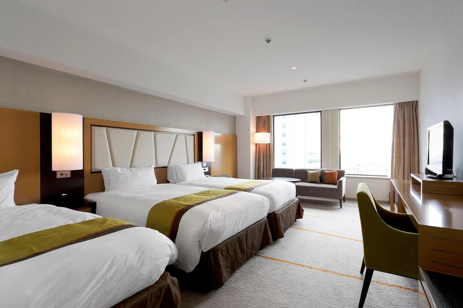 Plaza Deluxe in South Wing - Non-Smoking - Twin Room on High Floor in Keio Plaza Hotel Tokyo