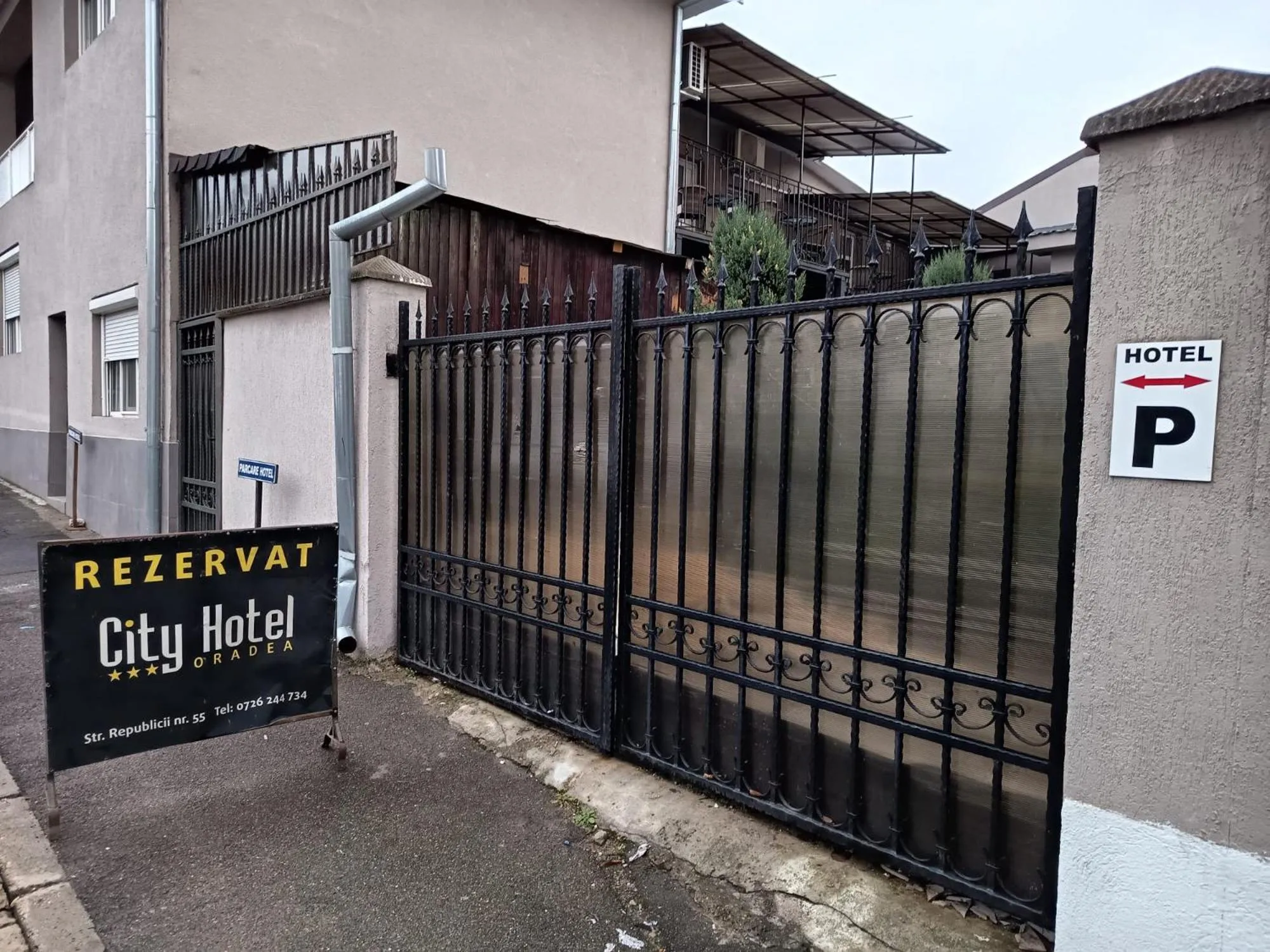 Parking in Carnival City Hotel Oradea