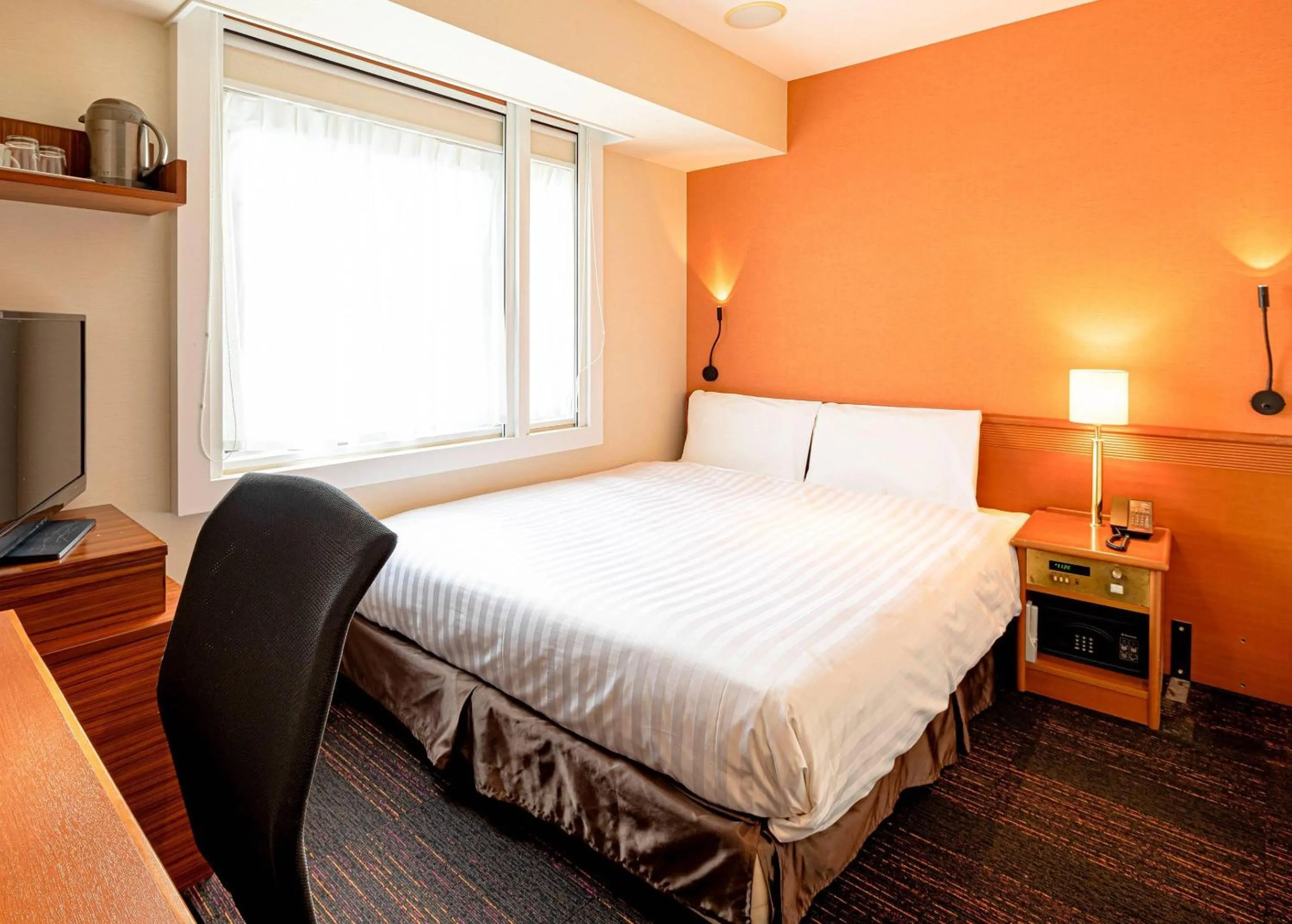 Bedroom, Bed in Comfort Inn Tokyo Roppongi