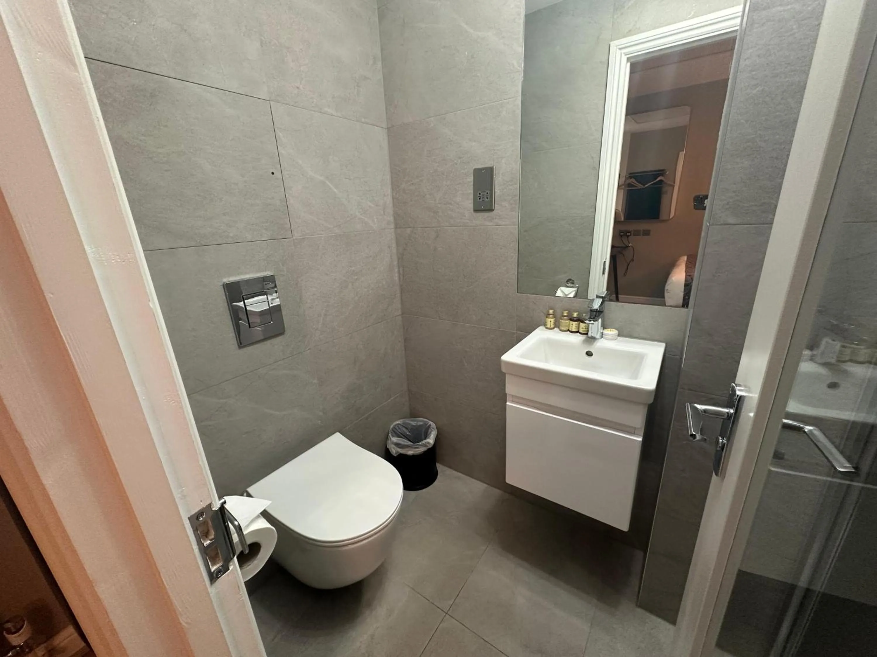 Shower in Arran House Hotel