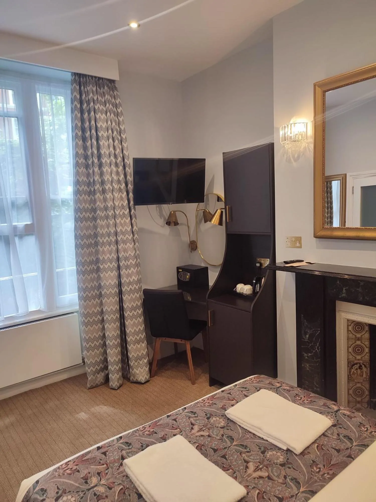 TV and multimedia, Bed in Arran House Hotel