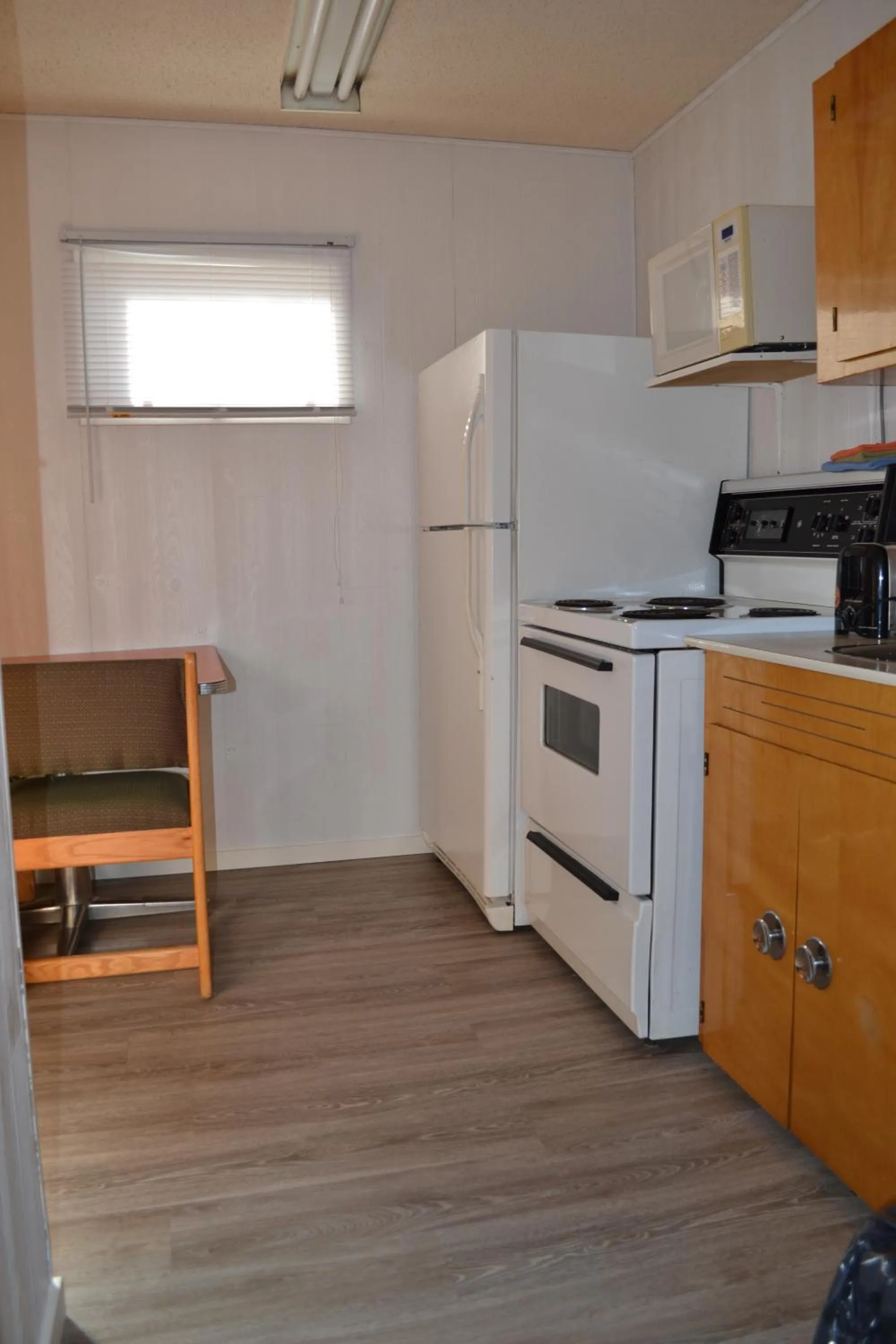 Kitchen or kitchenette in The Villager Motel