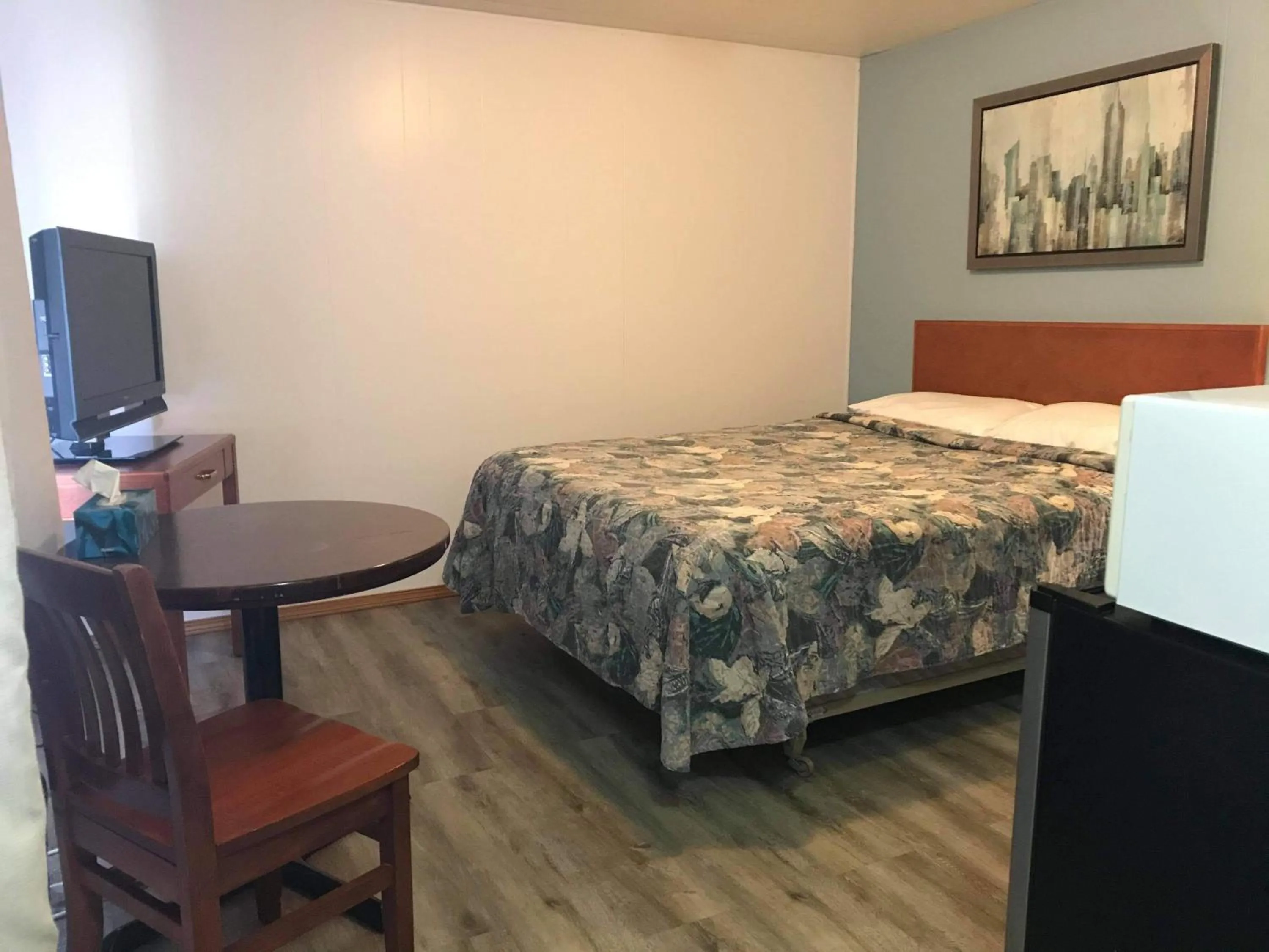 Bed in The Villager Motel