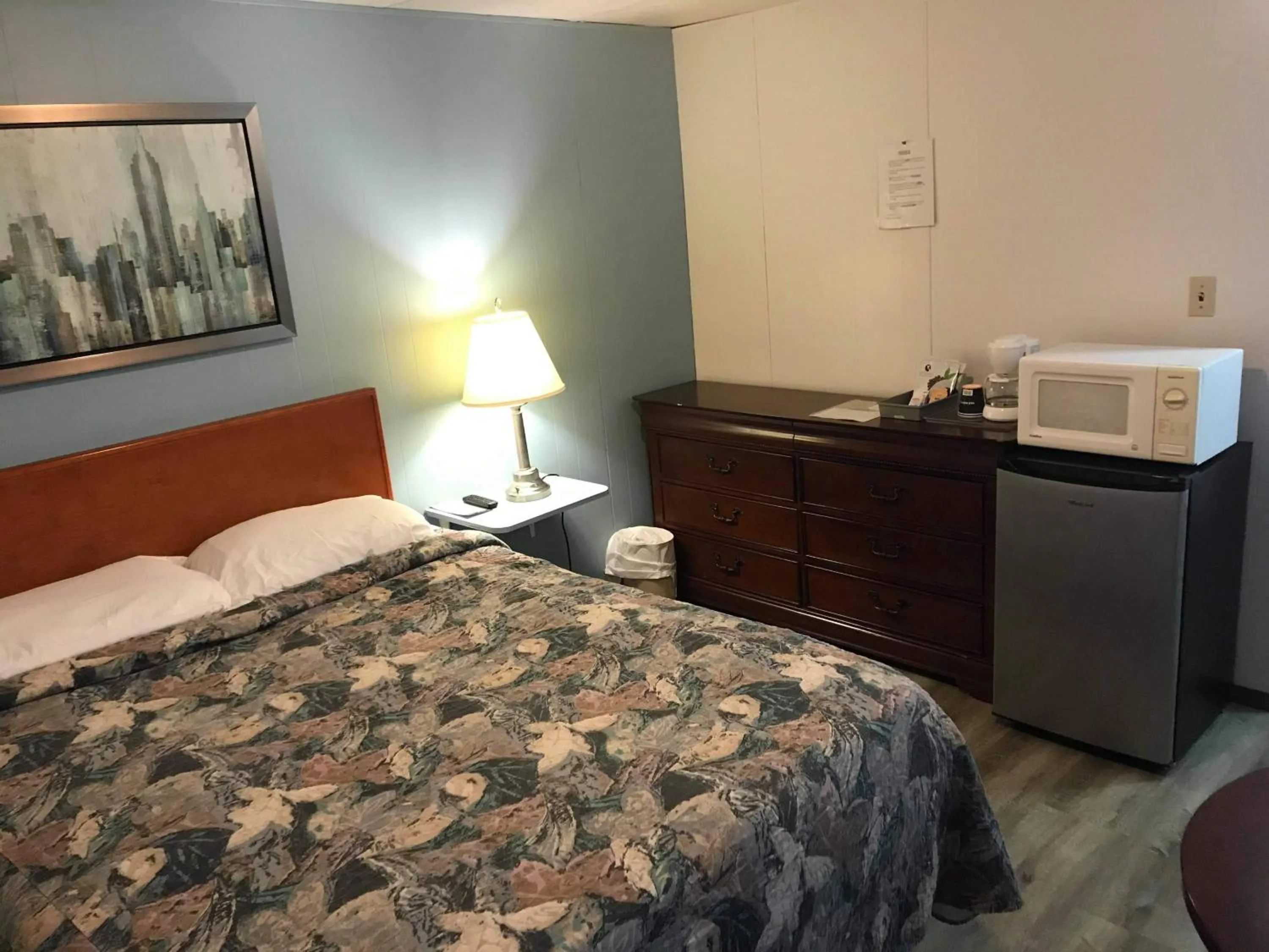 Bed in The Villager Motel