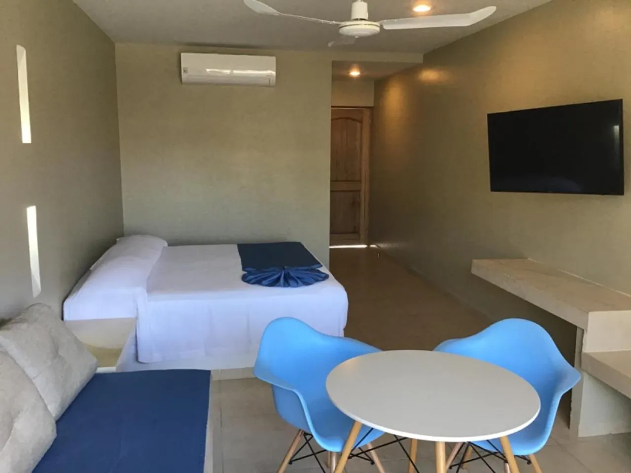 Bed in Hotel Huatulco Máxico