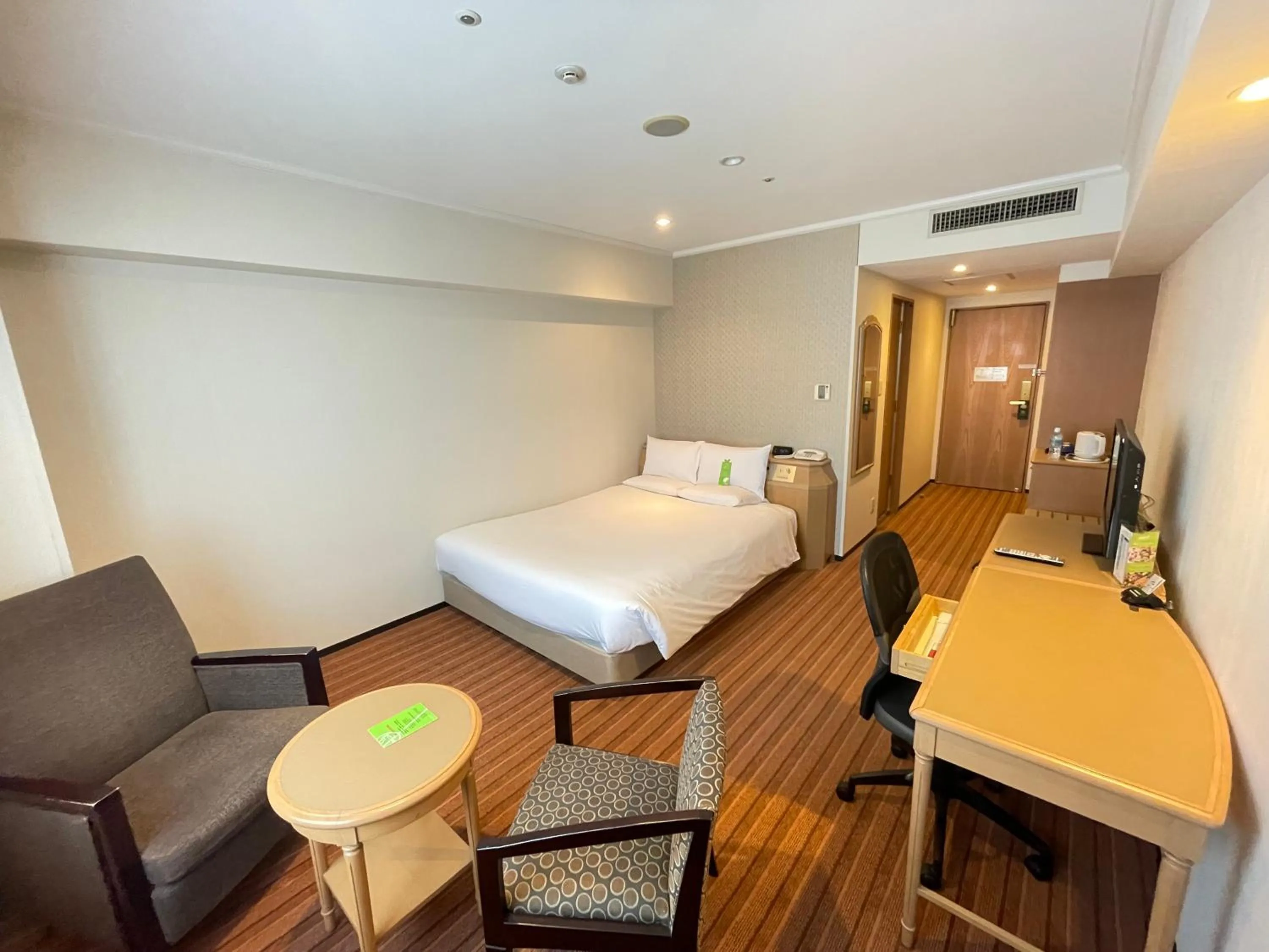 Photo of the whole room, Bed in International Garden Hotel Narita