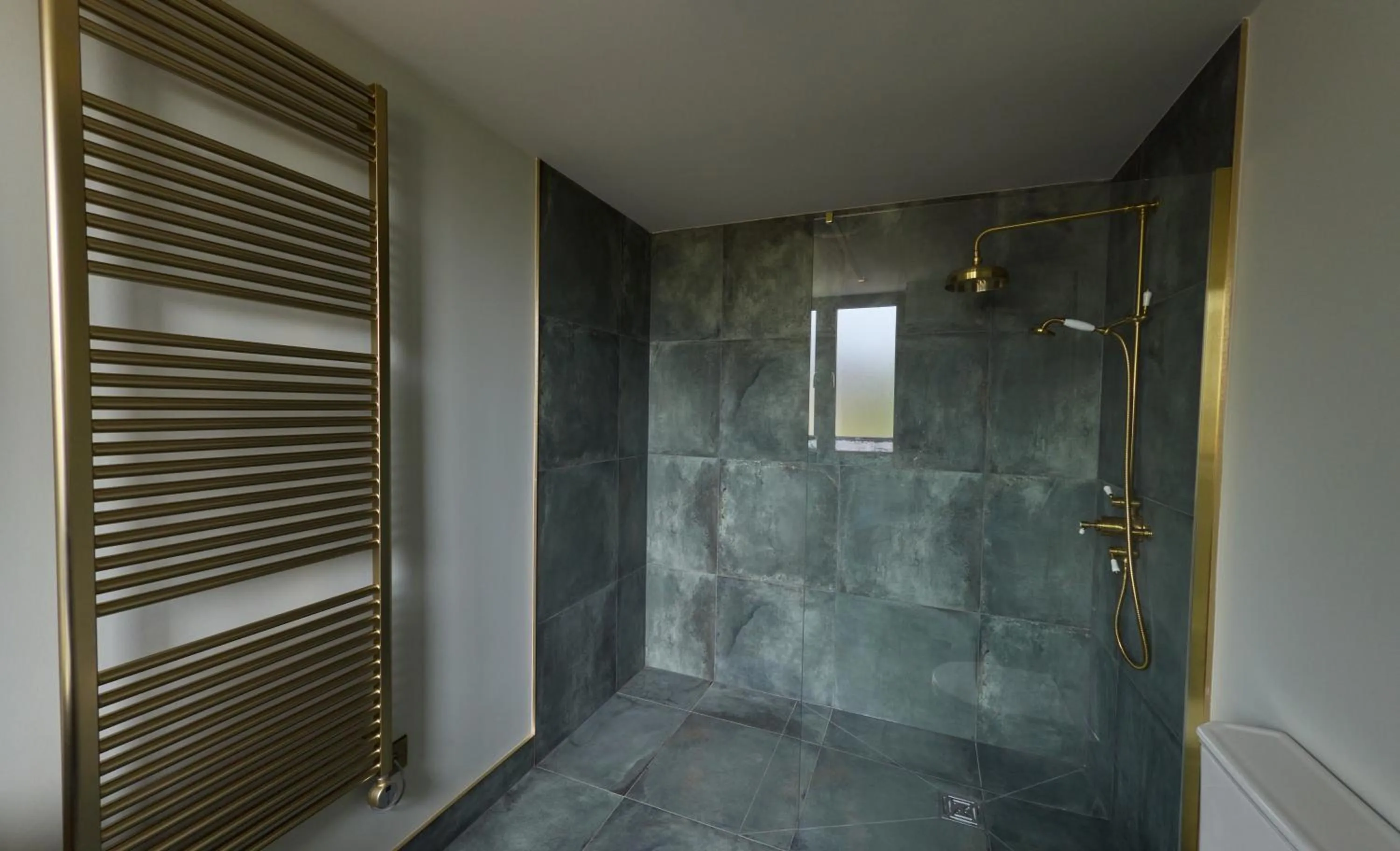Shower in Bellinter House Hotel & Spa