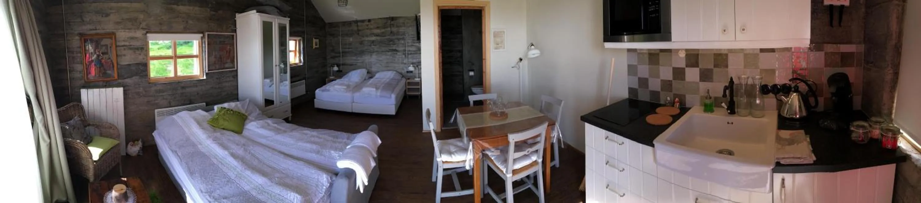 Kitchen or kitchenette, Bed in The Garage