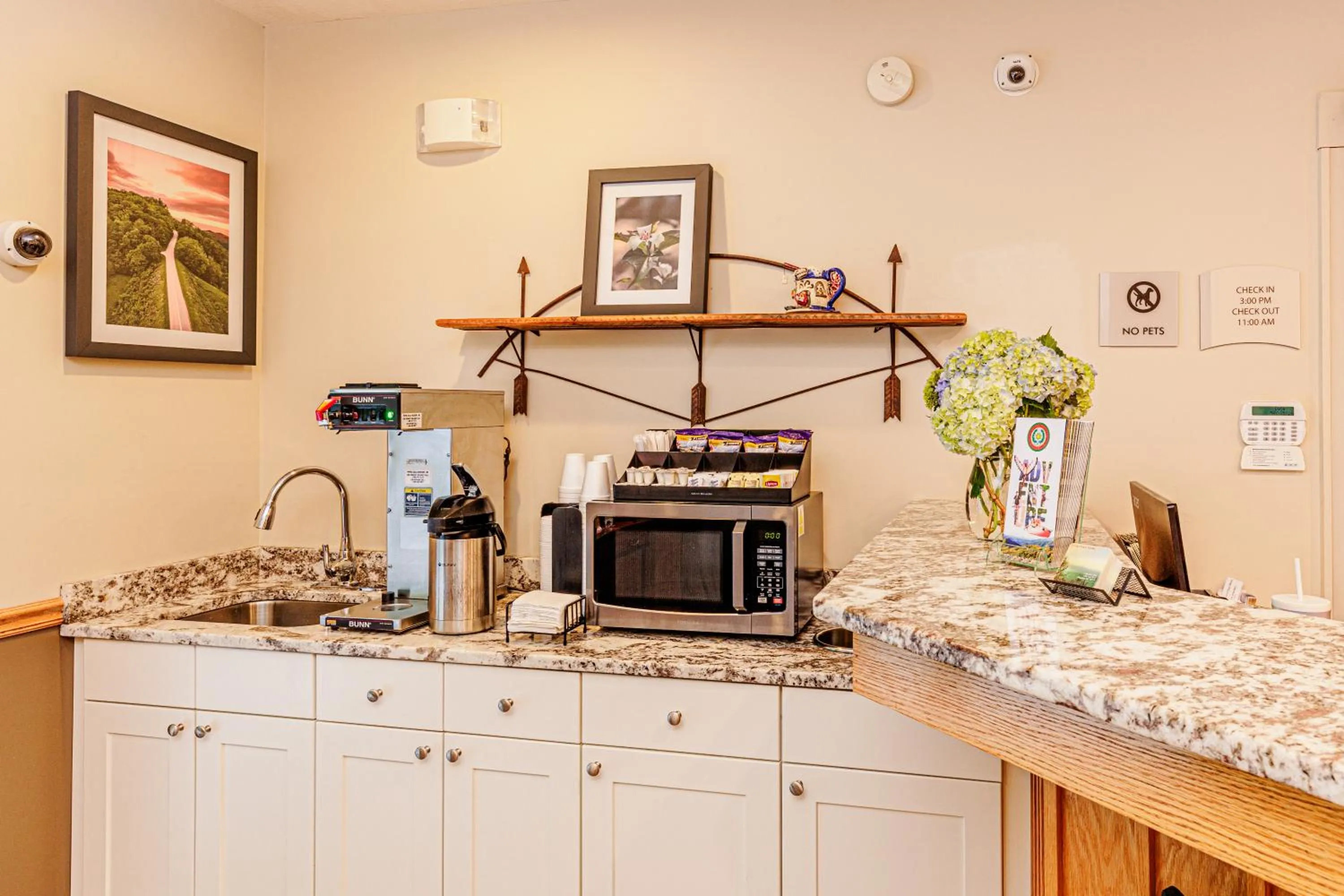 Lobby or reception in Rivers Edge Motel