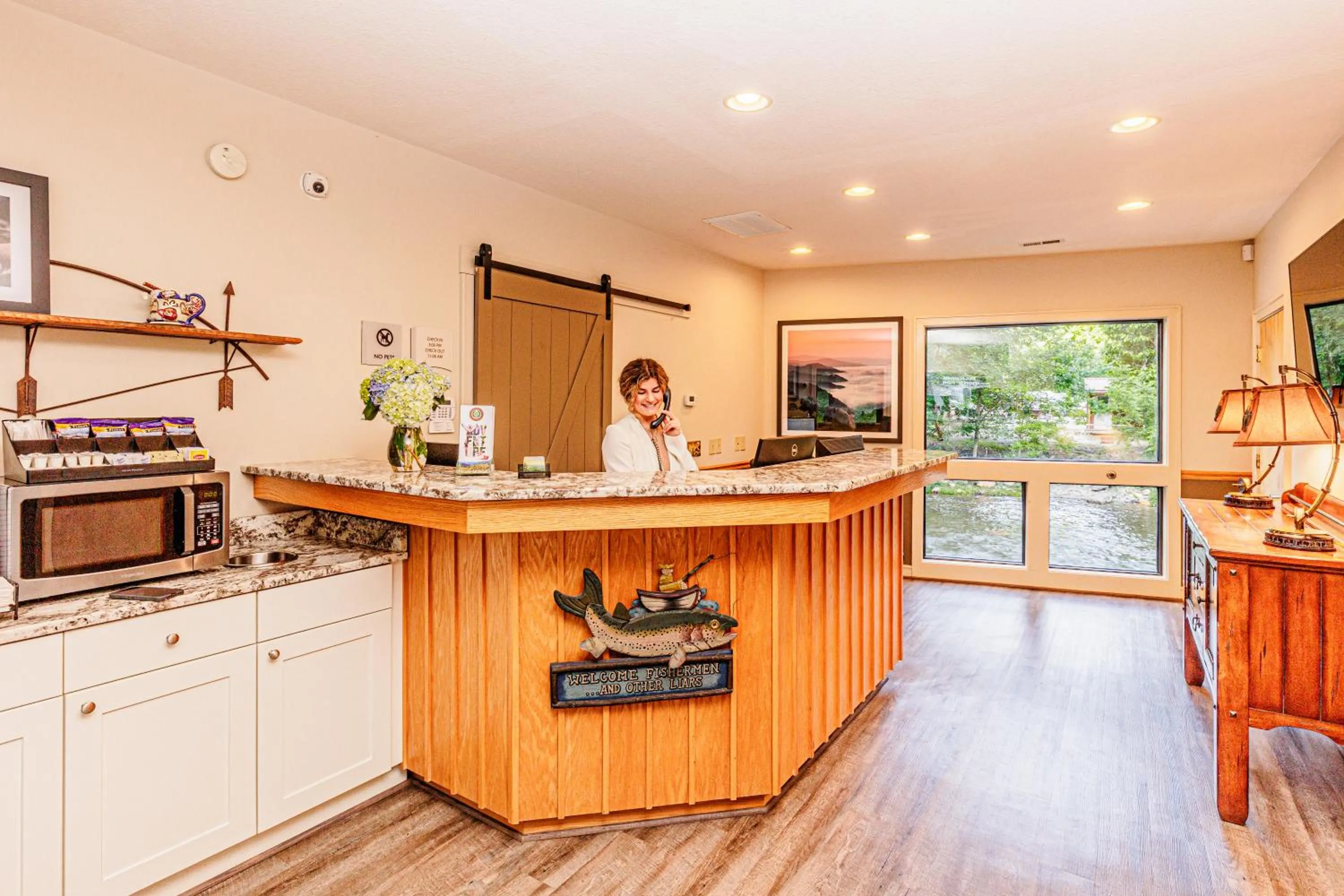 Lobby or reception in Rivers Edge Motel