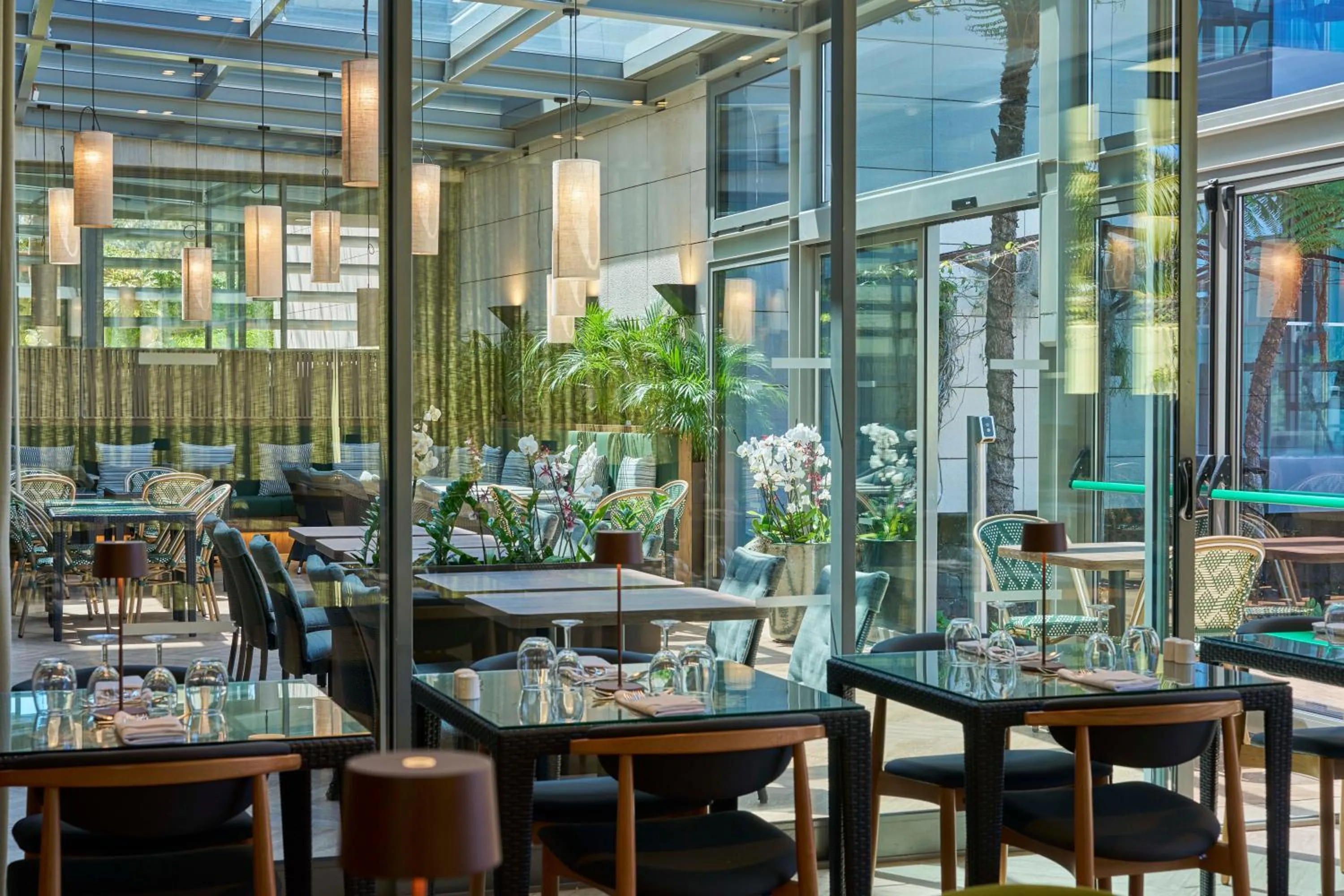 Restaurant/places to eat in Golden Residence Hotel