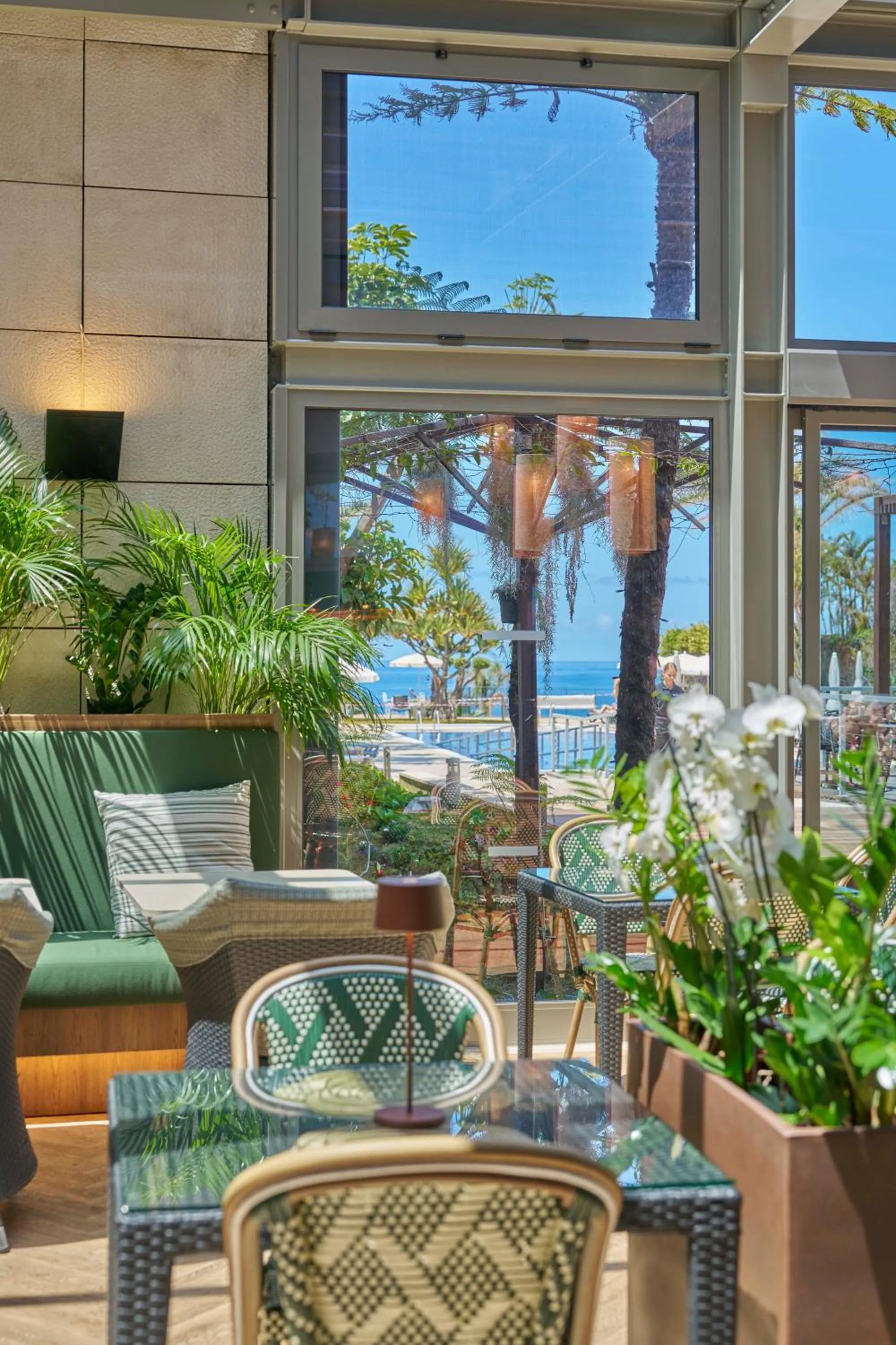 Restaurant/places to eat in Golden Residence Hotel