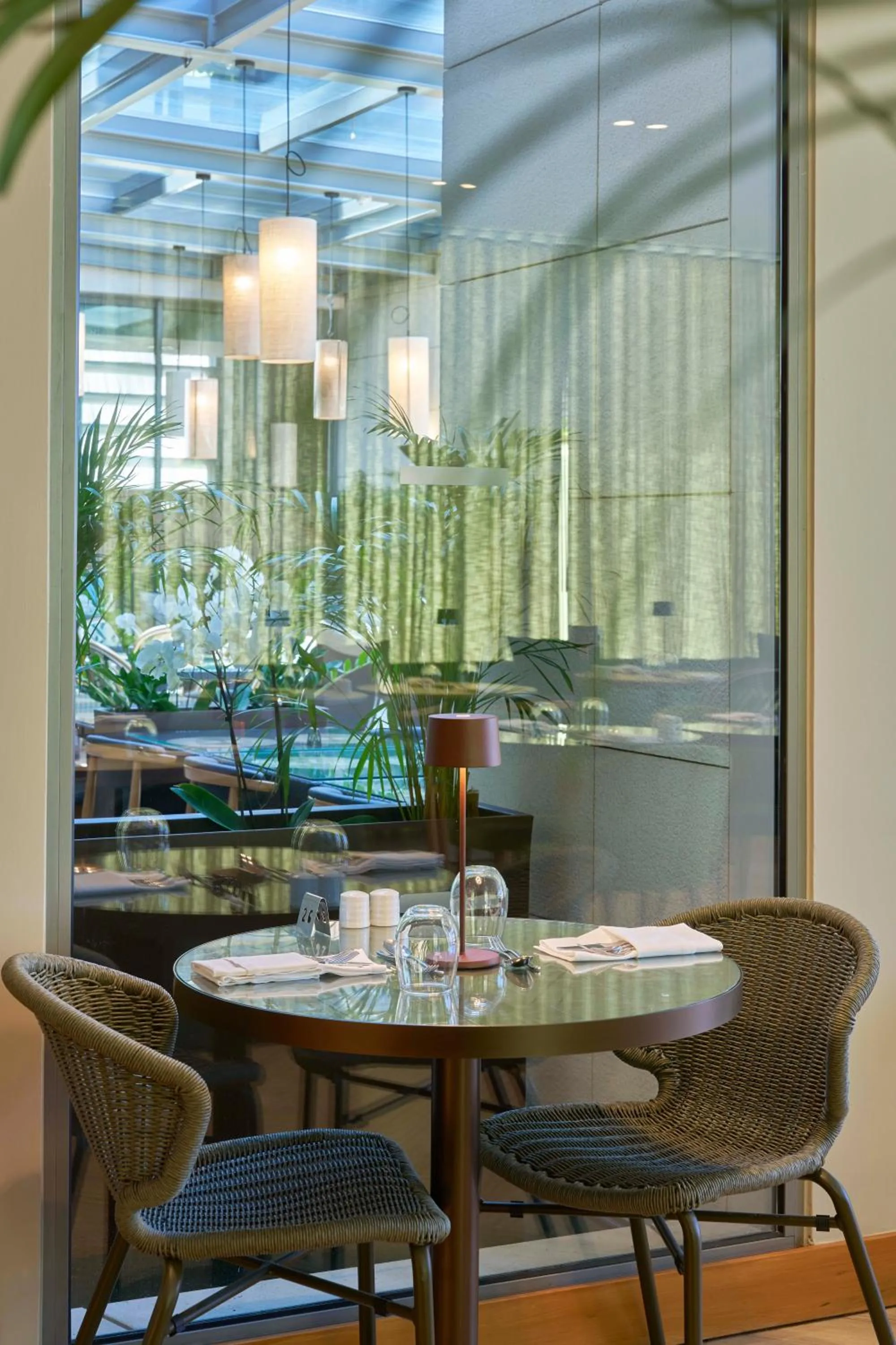 Restaurant/places to eat in Golden Residence Hotel