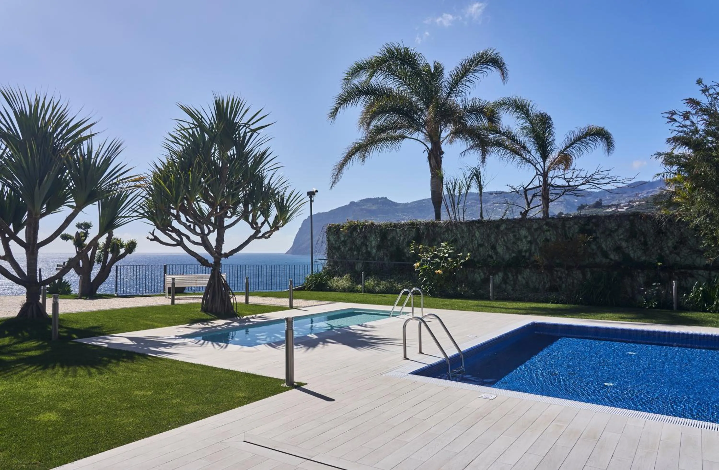 Swimming pool in Golden Residence Hotel