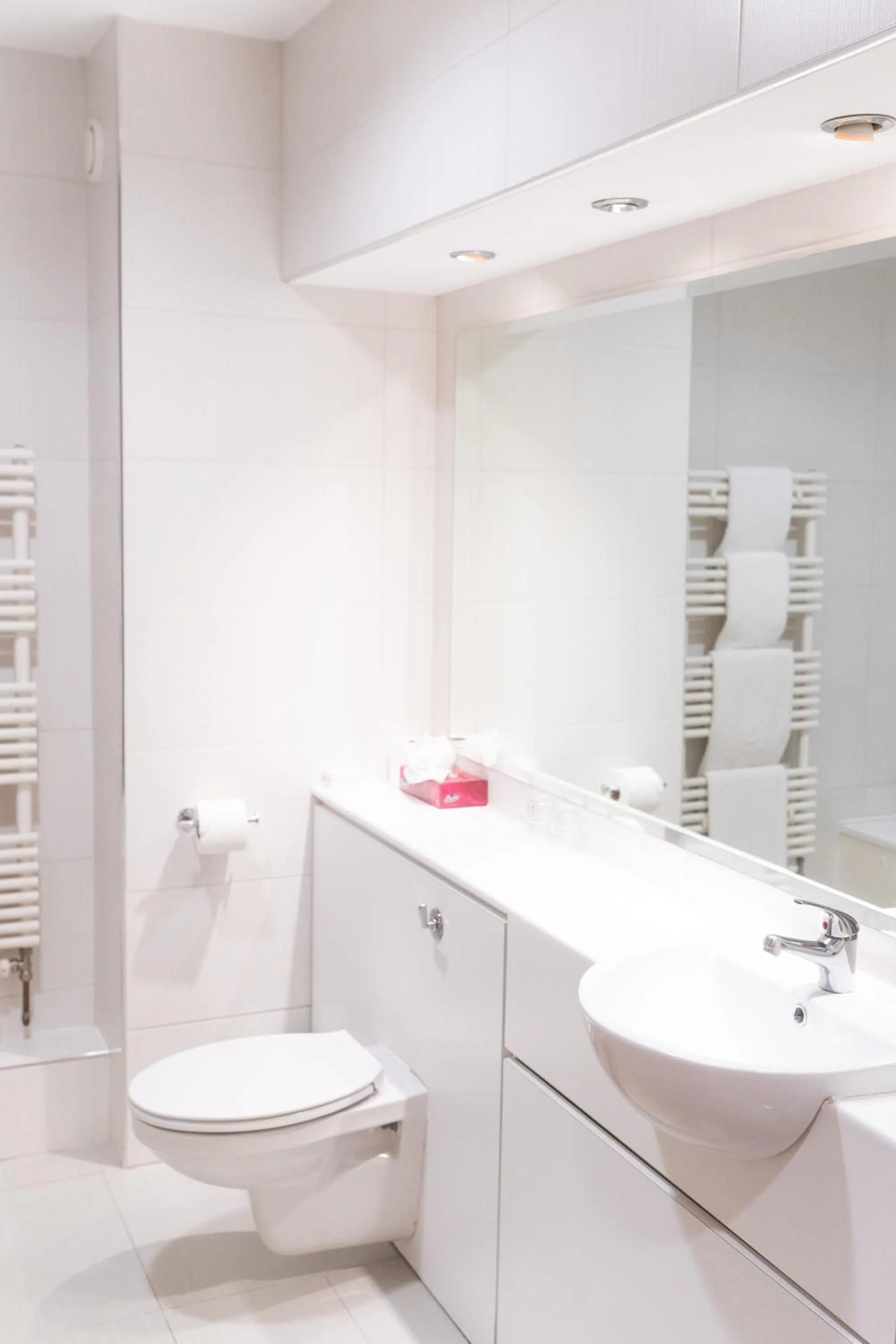 Bathroom in Lady Gregory Hotel, Leisure Club & Beauty Rooms
