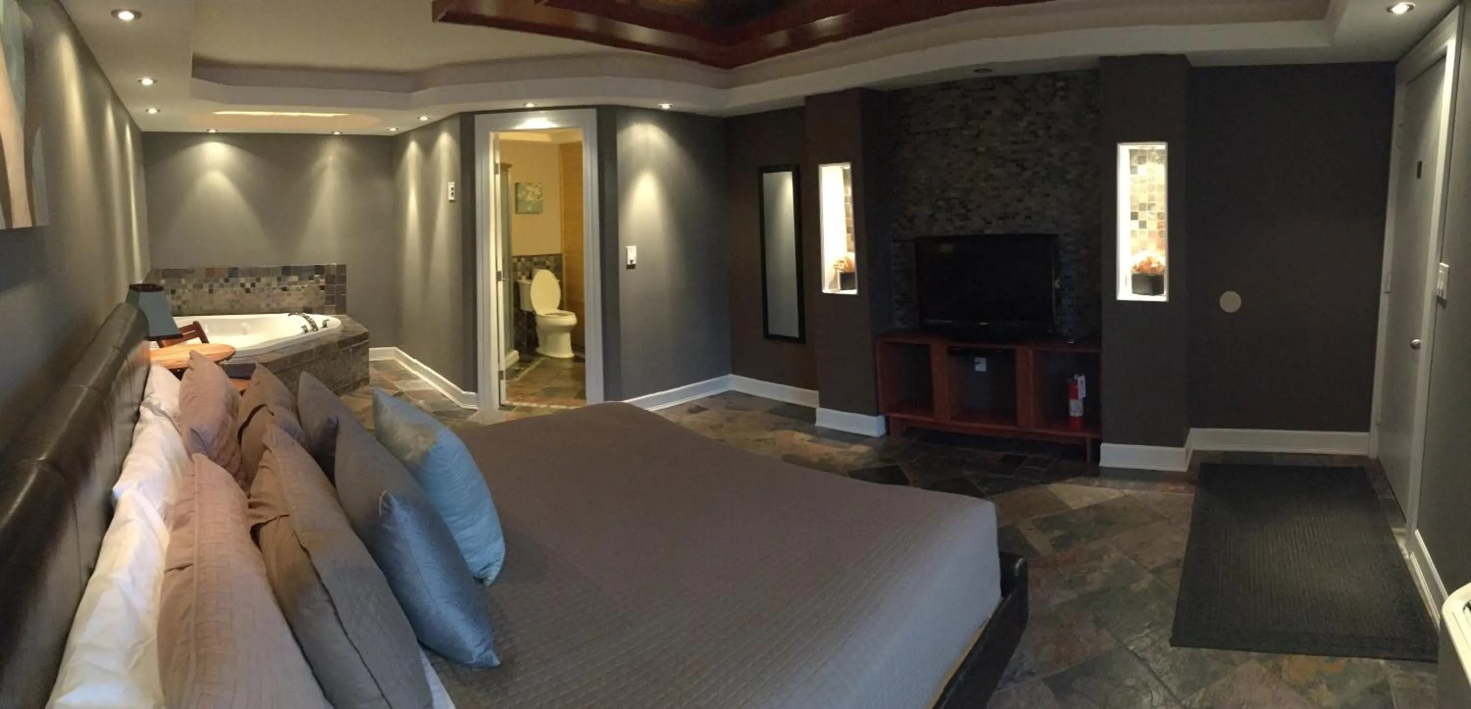 Bedroom in Sunset Motel