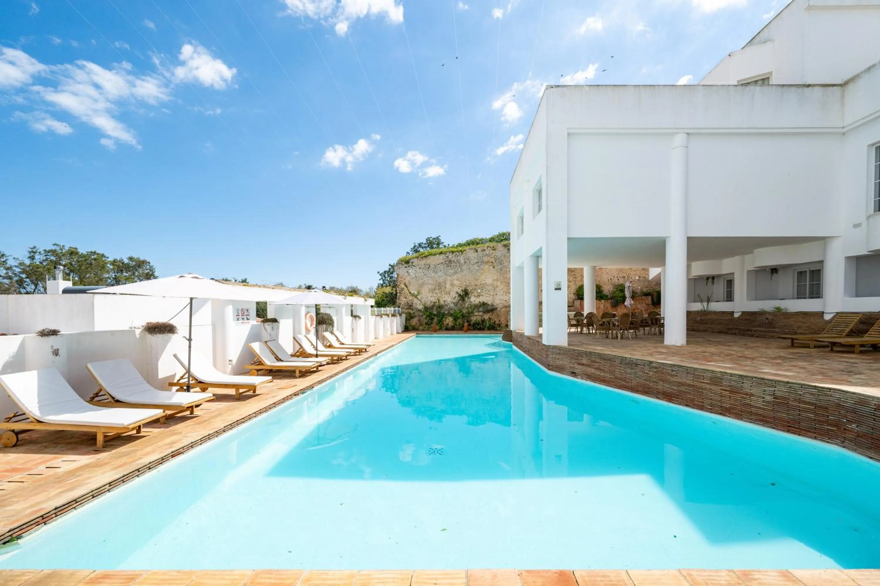 Property building in Baluarte da Vila Apartments